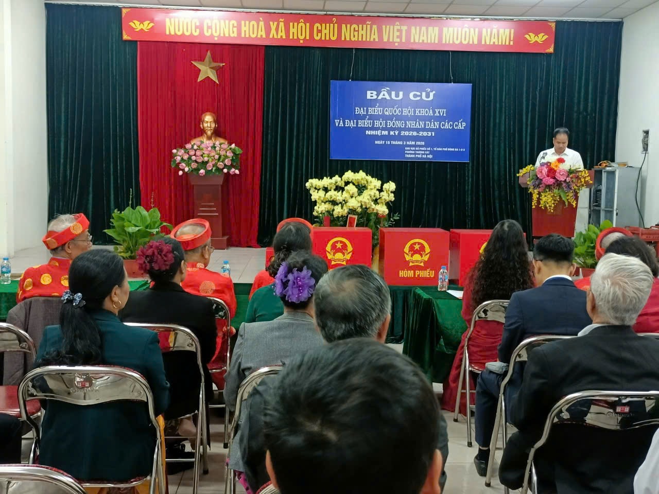 Cử tri trên địa bàn phường Thượng Cát hăng hái đi bỏ phiếu- Ảnh 3.