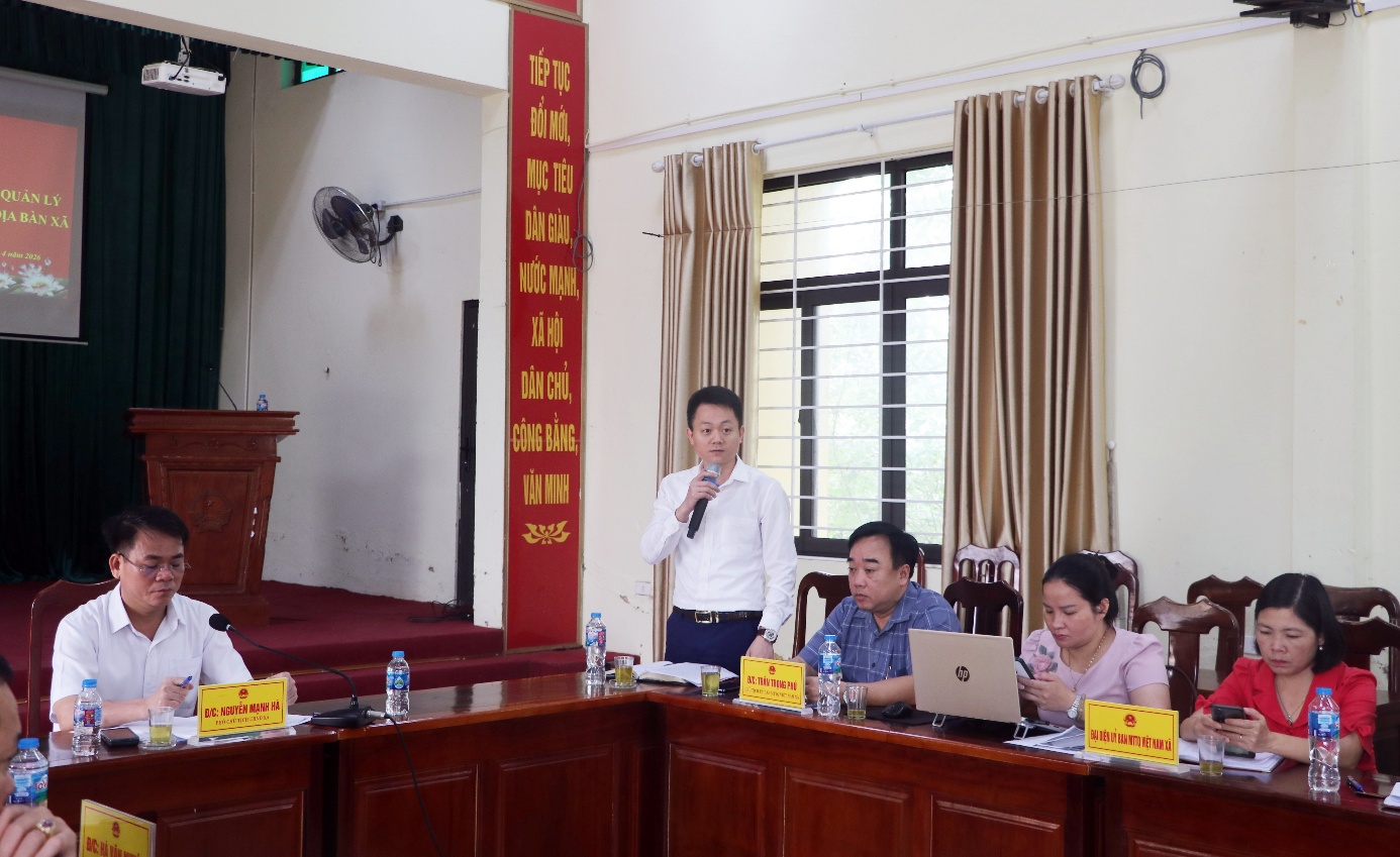 A group of people in a room  AI-generated content may be incorrect.