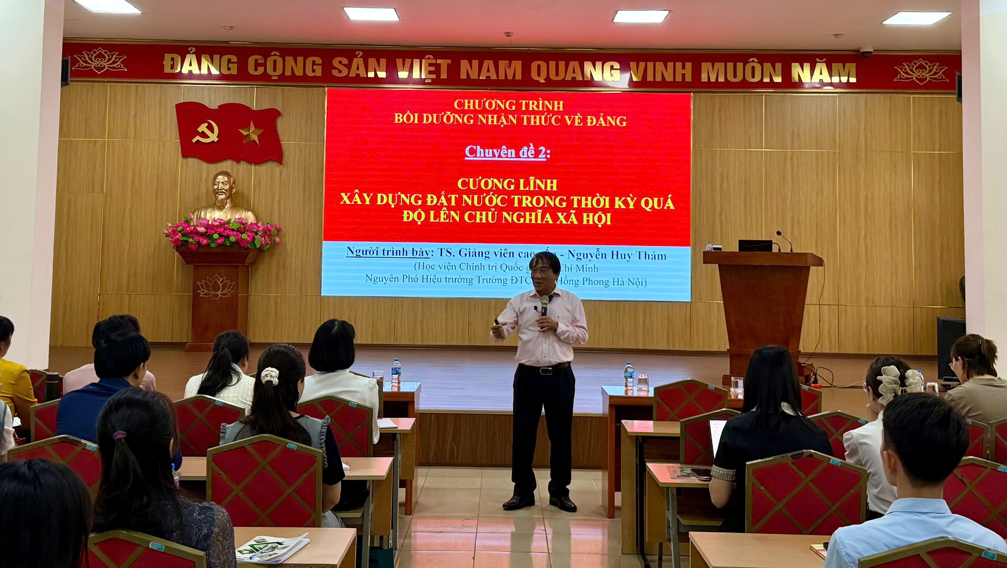 KHAI GIẢNG LỚP BỒI DƯỠNG NHẬN THỨC VỀ ĐẢNG KHÓA II NĂM 2026- Ảnh 2.