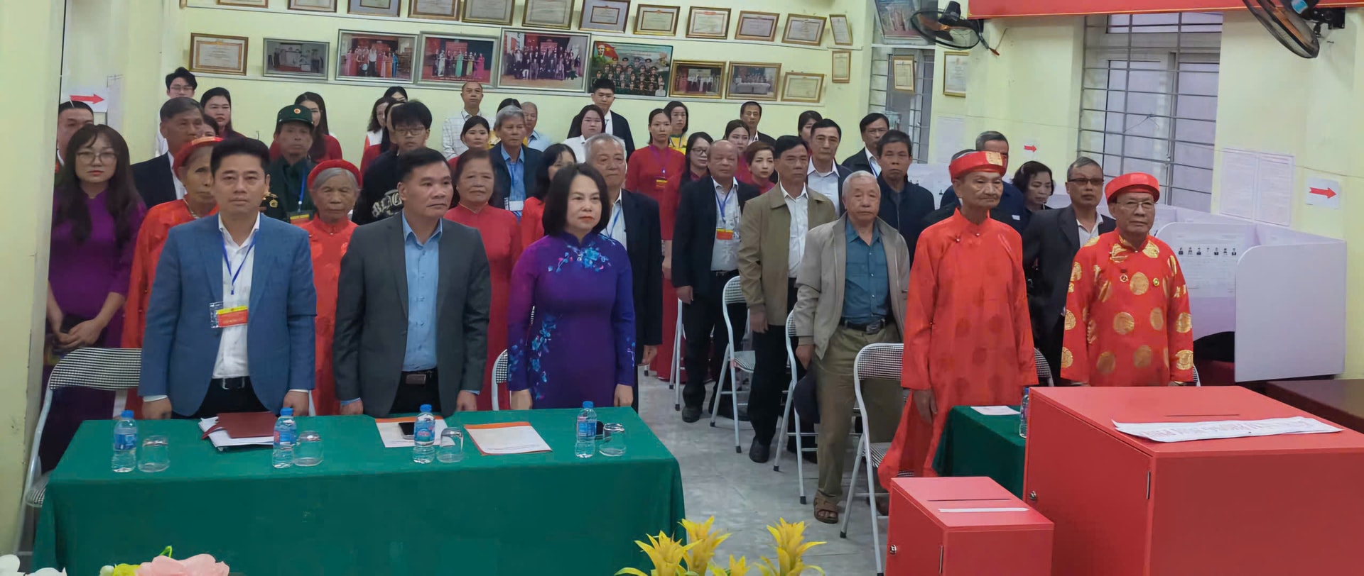 Cử tri trên địa bàn phường Thượng Cát hăng hái đi bỏ phiếu- Ảnh 2.