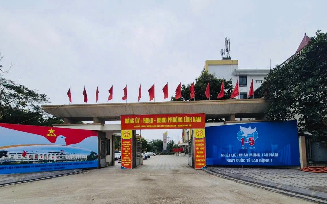 RỰC RỠ SẮC CỜ HOA, PHƯỜNG LĨNH NAM THI ĐUA CHÀO MỪNG 51 NĂM NGÀY GIẢI PHÓNG MIỀN NAM VÀ 140 NĂM NGÀY QUỐC TẾ LAO ĐỘNG 01/5