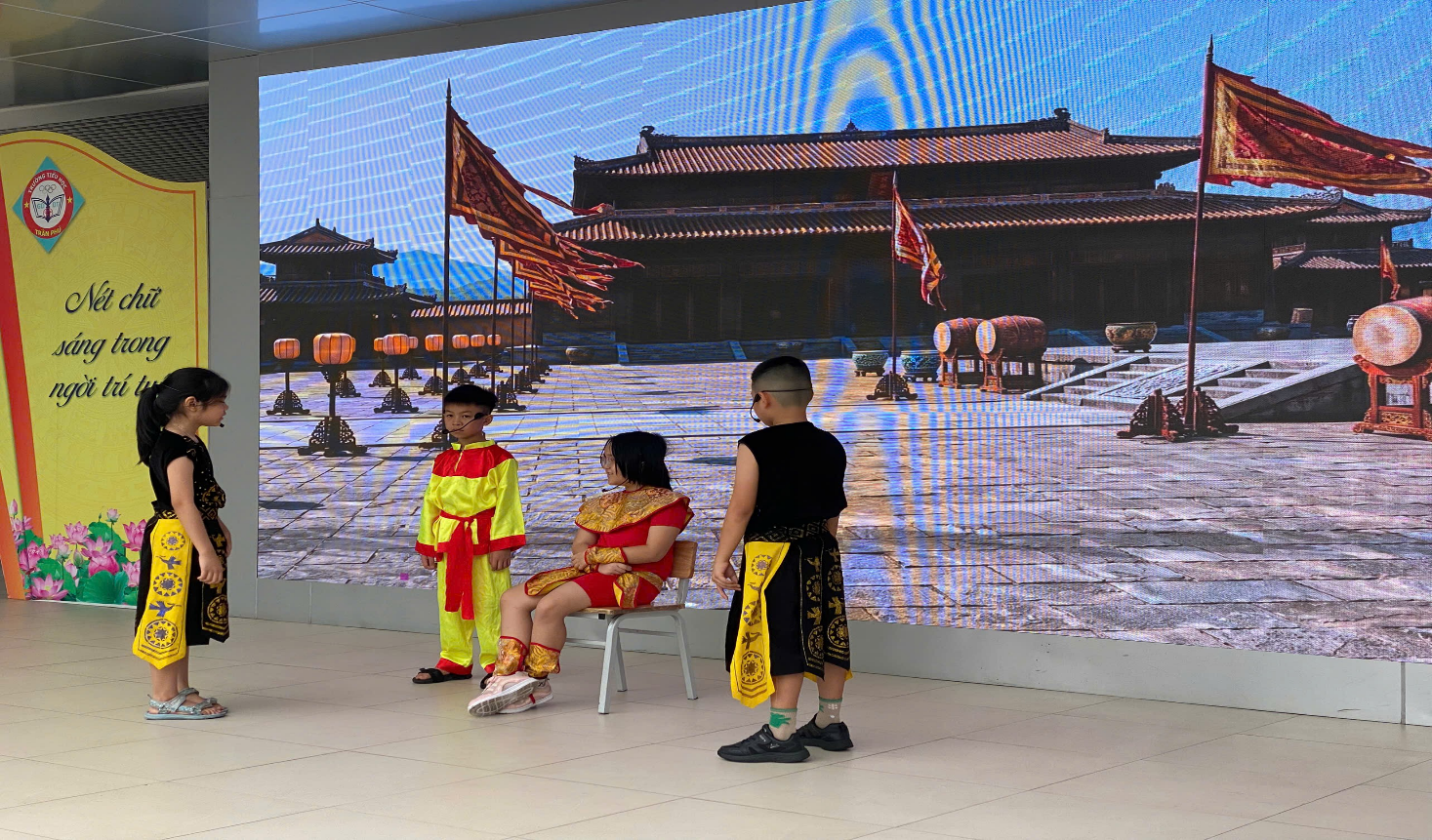 TRƯỜNG TIỂU HỌC TRẦN PHÚ GIÁO DỤC TRUYỀN THỐNG QUA HOẠT ĐỘNG HƯỚNG VỀ NGÀY GIỖ TỔ HÙNG VƯƠNG- Ảnh 2.