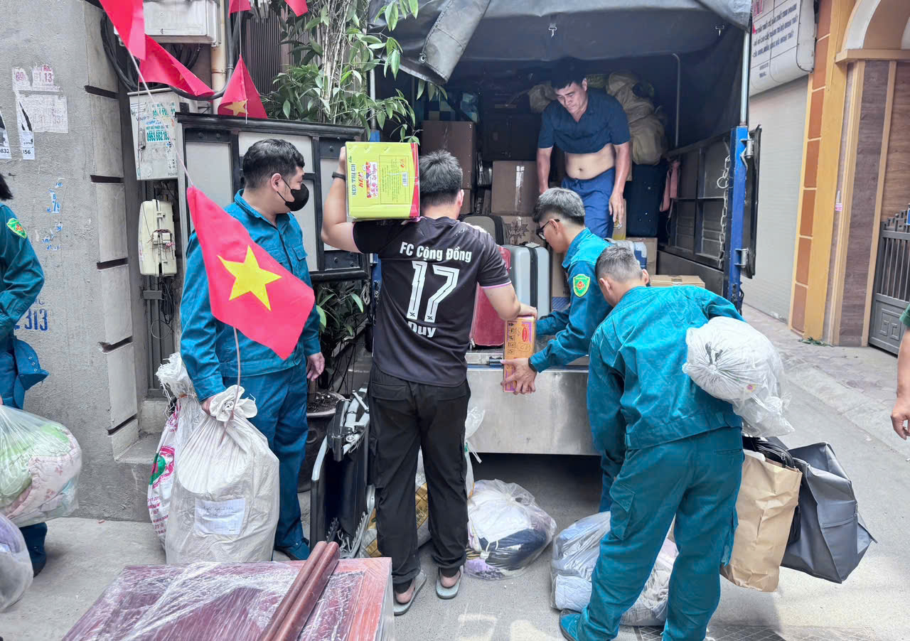 Phường Yên Hòa: Khi "Sao vuông" sát cánh cùng Nhân dân di dời tài sản- Ảnh 2.