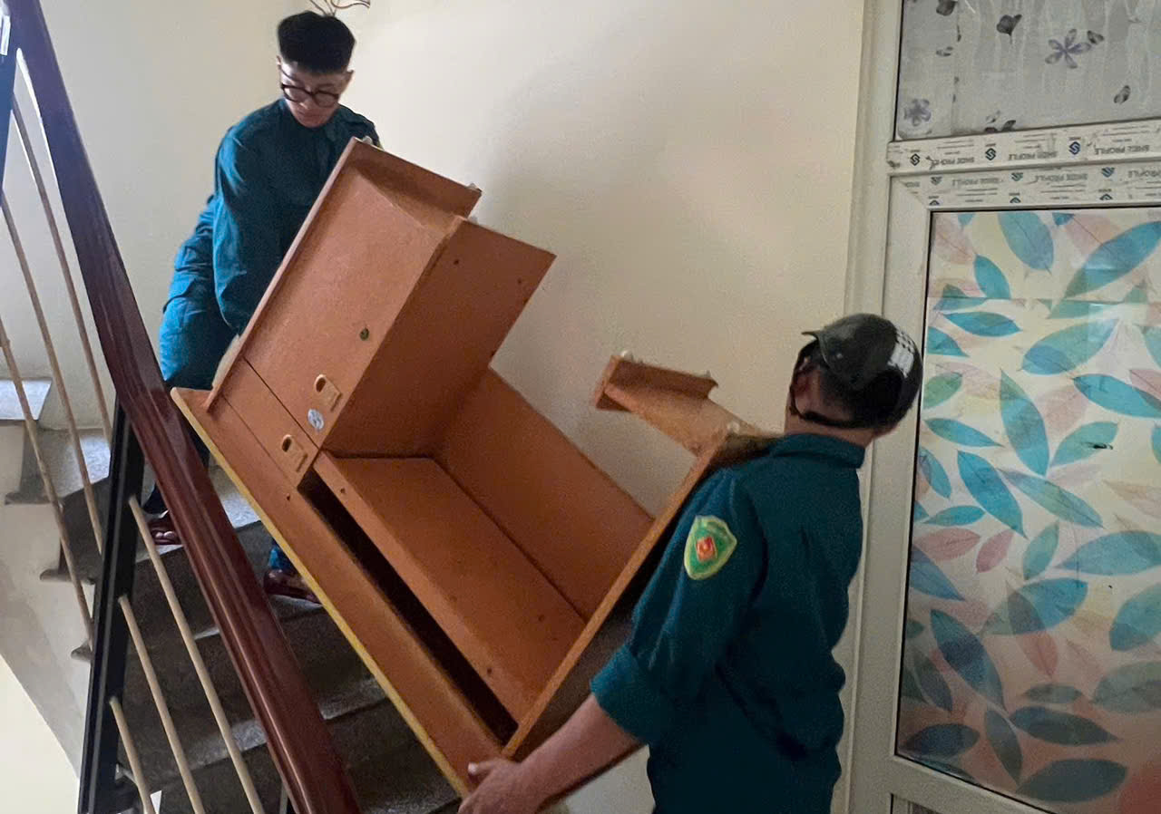 Phường Yên Hòa: Khi "Sao vuông" sát cánh cùng Nhân dân di dời tài sản- Ảnh 3.