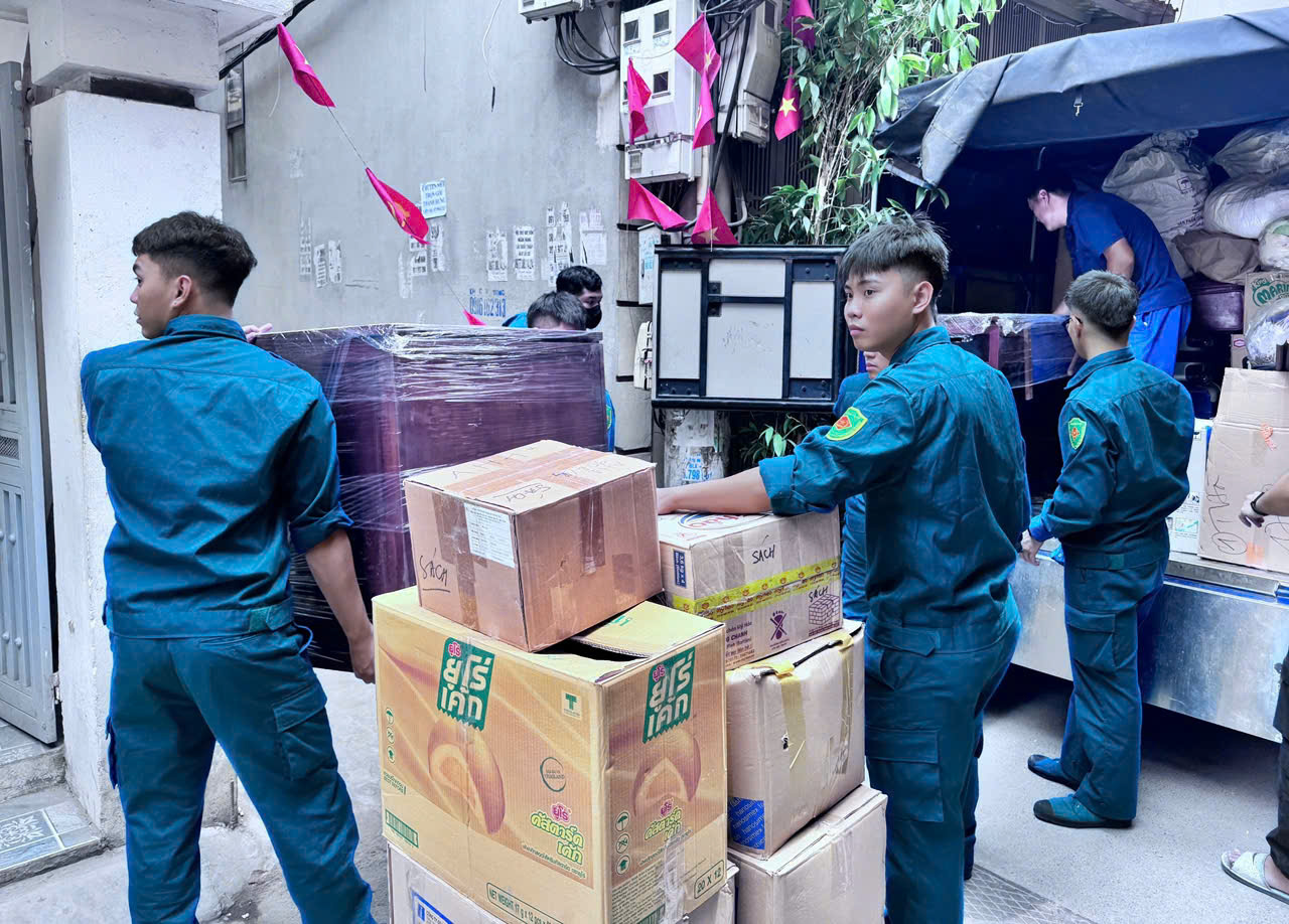 Phường Yên Hòa: Khi "Sao vuông" sát cánh cùng Nhân dân di dời tài sản- Ảnh 4.