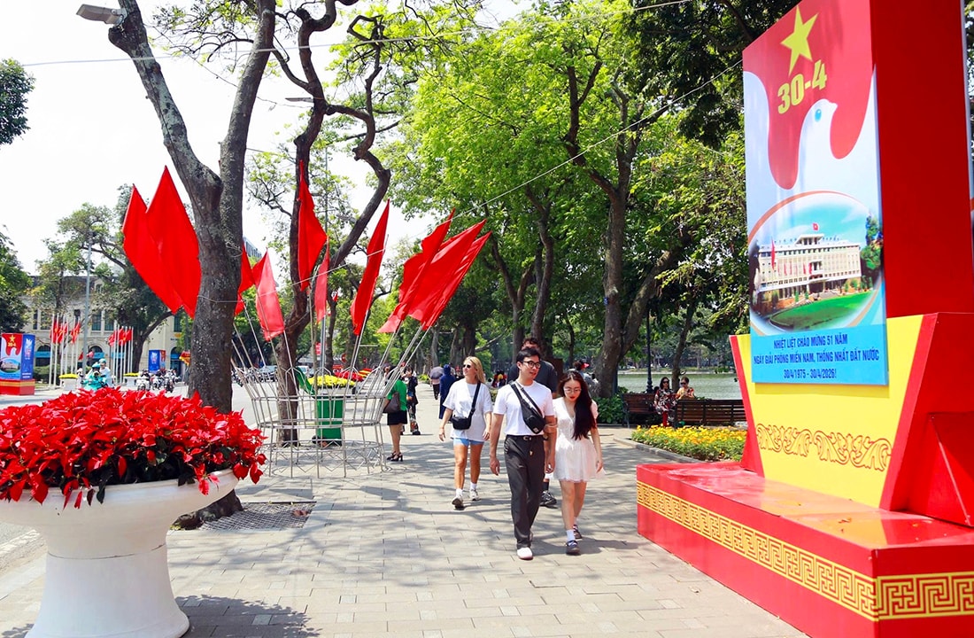 Hà Nội rạng rỡ đón ngày lễ lớn- Ảnh 1.