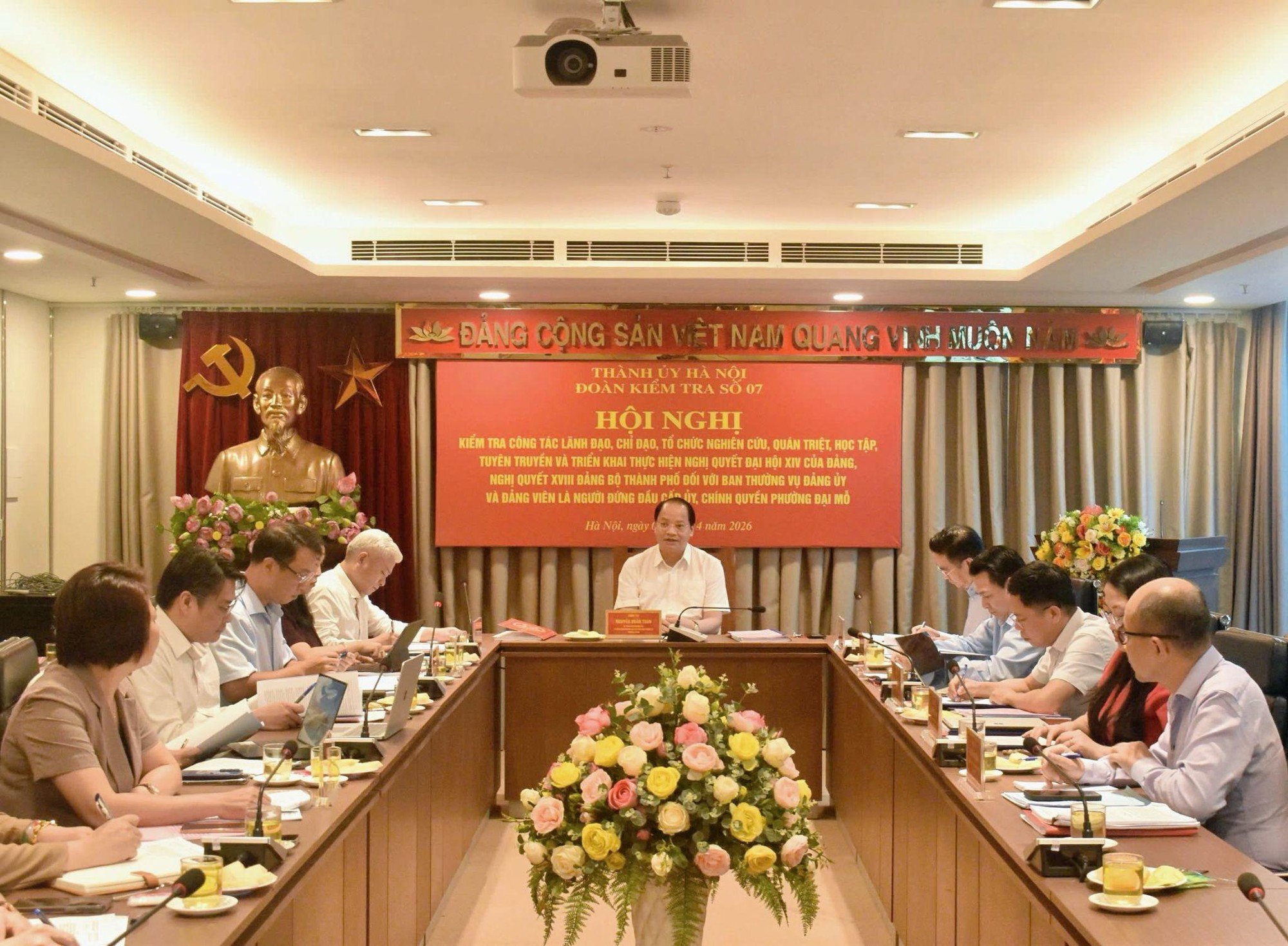 Đoàn kiểm tra số 07 Thành uỷ Hà Nội làm việc với phường Đại Mỗ: Nỗ lực đưa nghị quyết vào cuộc sống và đẩy mạnh chuyển đổi số- Ảnh 1.