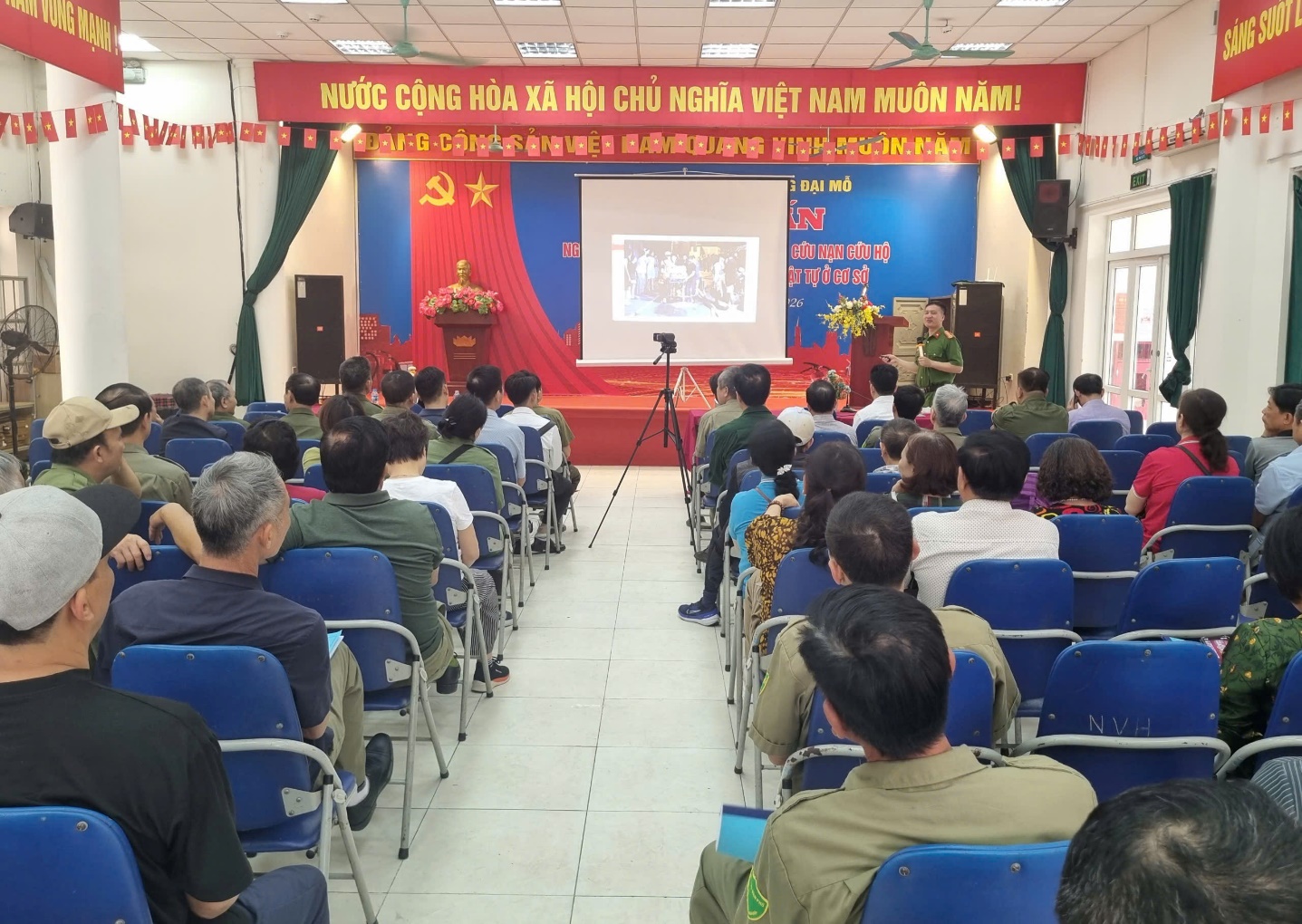 Tập huấn nghiệp vụ Phòng cháy chữa cháy và cứu nạn cứu hộ cho lực lượng an ninh trật tự ở cơ sở- Ảnh 2.