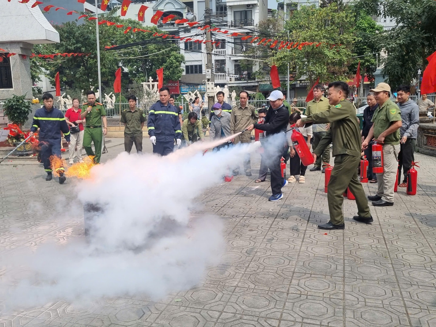 Tập huấn nghiệp vụ Phòng cháy chữa cháy và cứu nạn cứu hộ cho lực lượng an ninh trật tự ở cơ sở- Ảnh 5.