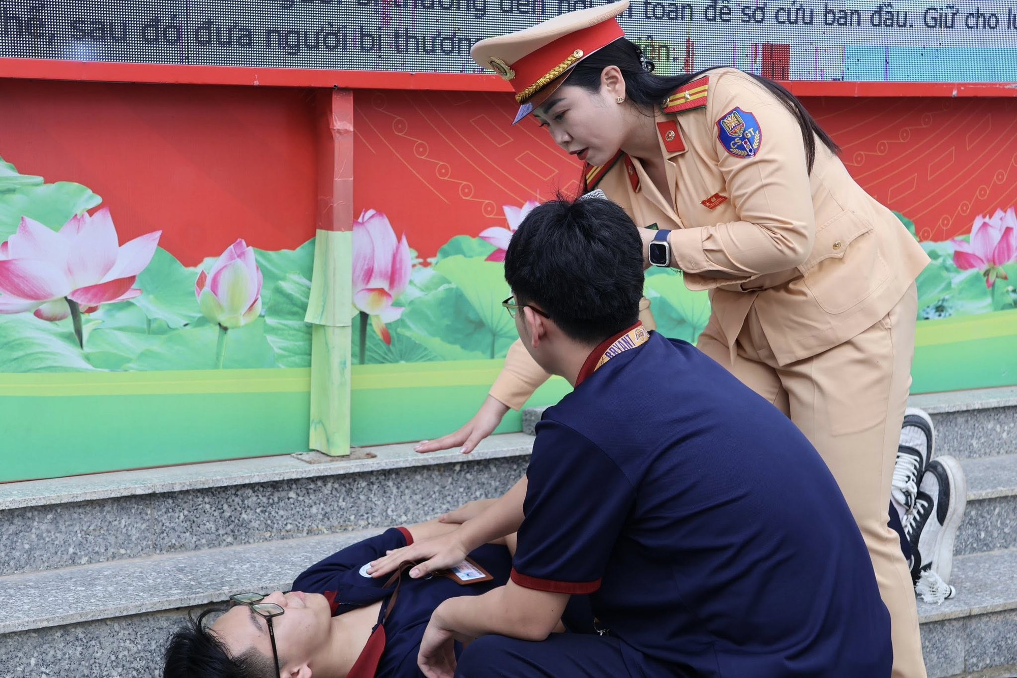 Giao thông an toàn – trách nhiệm của tuổi trẻ- Ảnh 1.