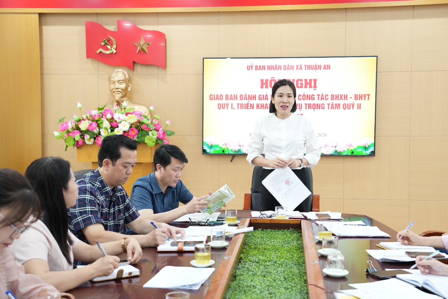 A person standing in front of a group of people  AI-generated content may be incorrect.