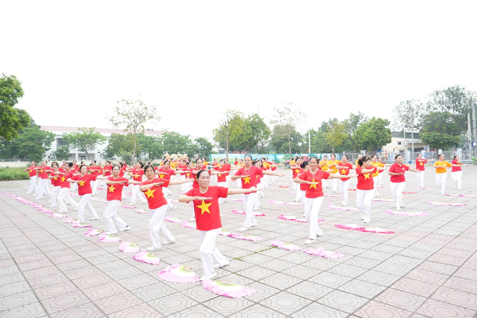 A group of people doing yoga  AI-generated content may be incorrect.