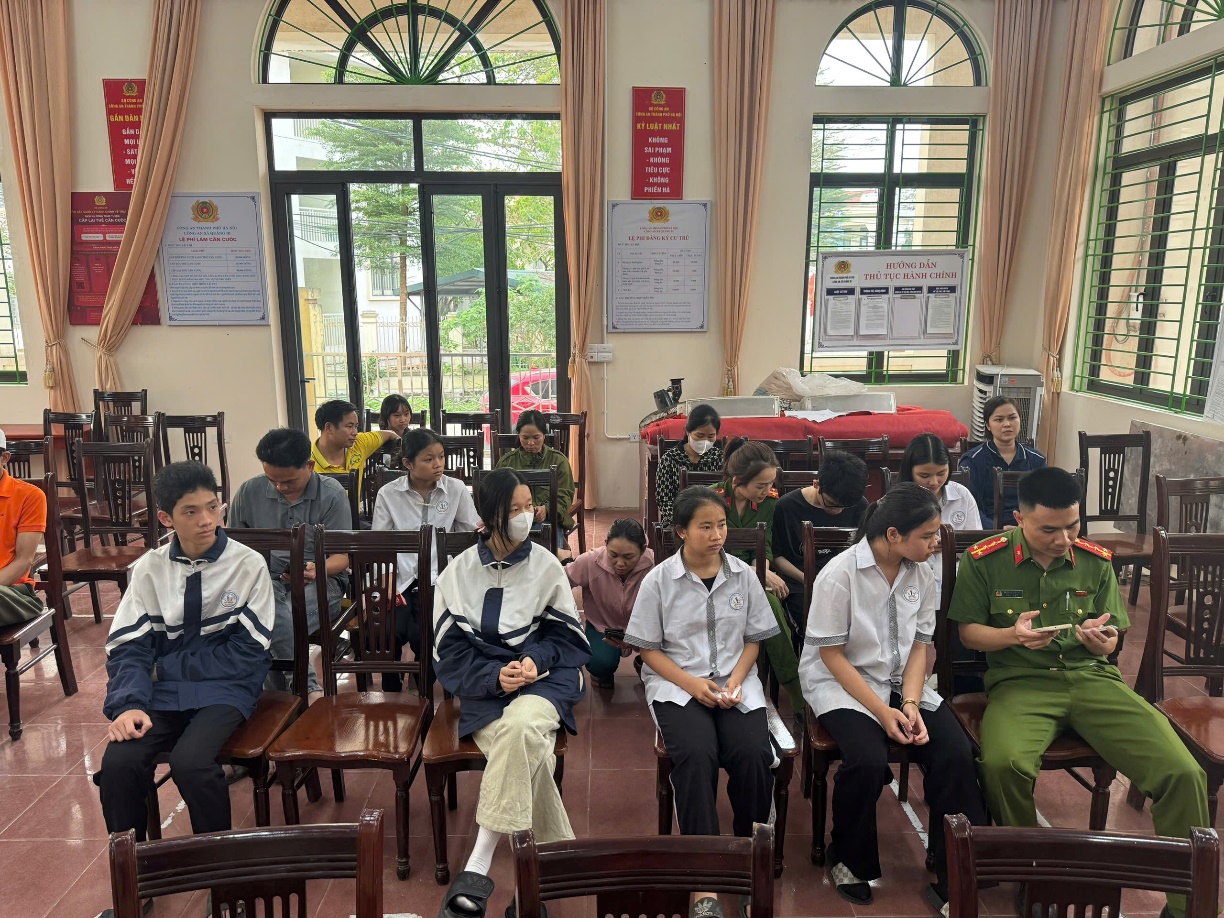 Công an xã Quảng Bị đẩy mạnh cấp Căn cước, Định danh điện tử mức 2 gắn với chuyển đổi số phục vụ tuyển sinh năm học 2026 - 2027- Ảnh 3.