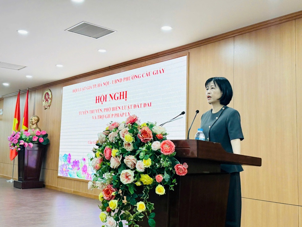 Dân cần biết - Chính quyền đồng hành: UBND phường Cầu Giấy chủ động tổ chức Hội nghị tuyên truyền đưa Luật đất đai đến với người dân- Ảnh 1.