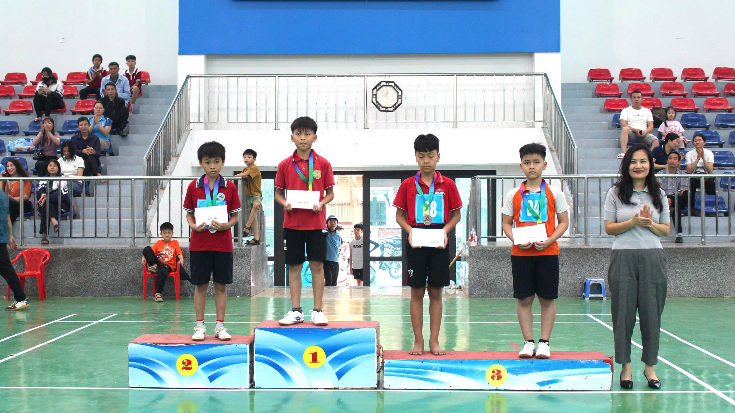 Ngày thứ 2 của Giải thể thao học sinh phổ thông năm học 2025 - 2026, Có 18 giải Nhất, 18 giải Nhì và 34 giải Ba được trao cho các vận động viên- Ảnh 20.