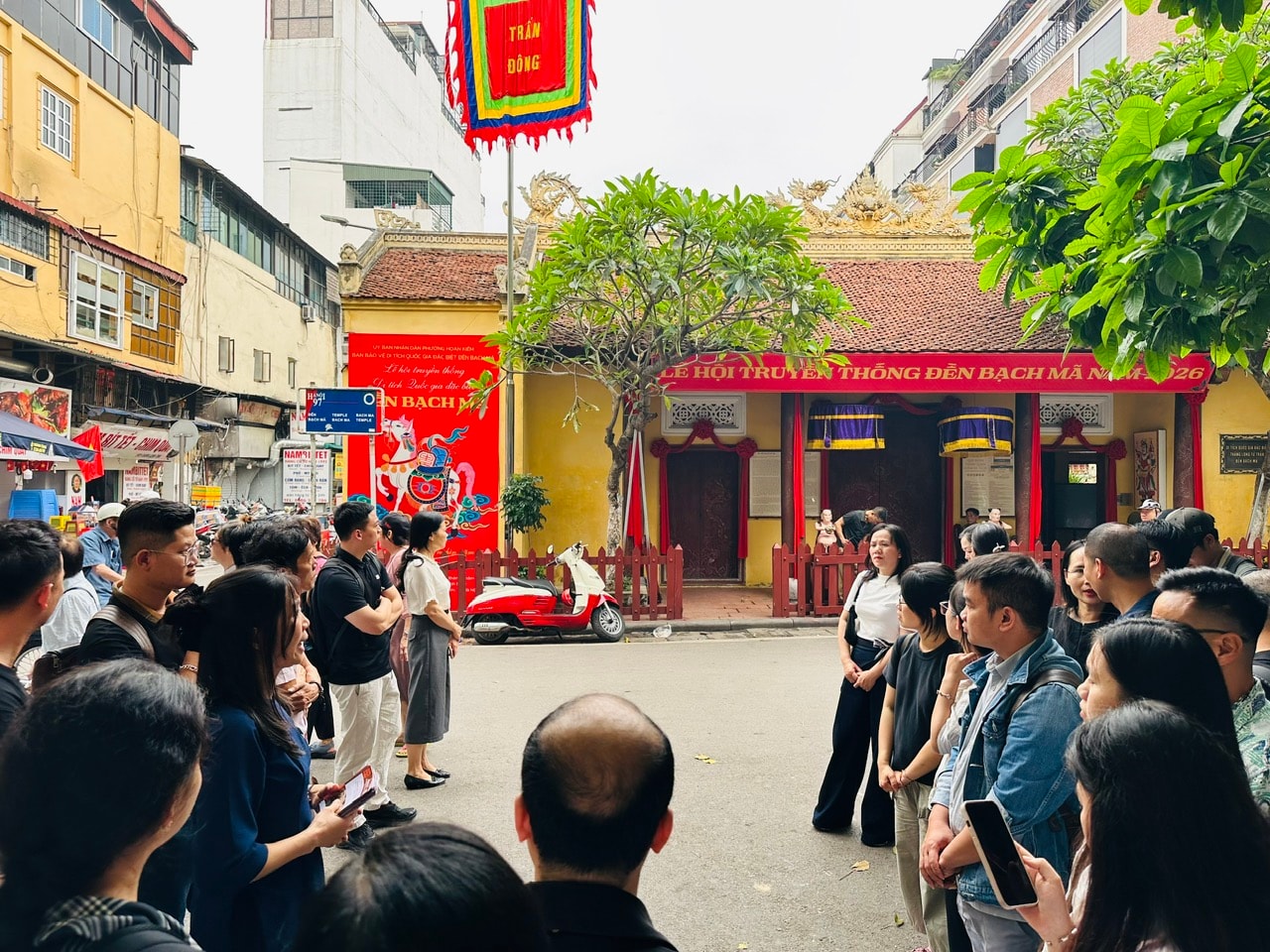 Chuẩn hóa đội ngũ hướng dẫn viên du lịch: Nâng tầm chất lượng dịch vụ Thủ đô- Ảnh 4.