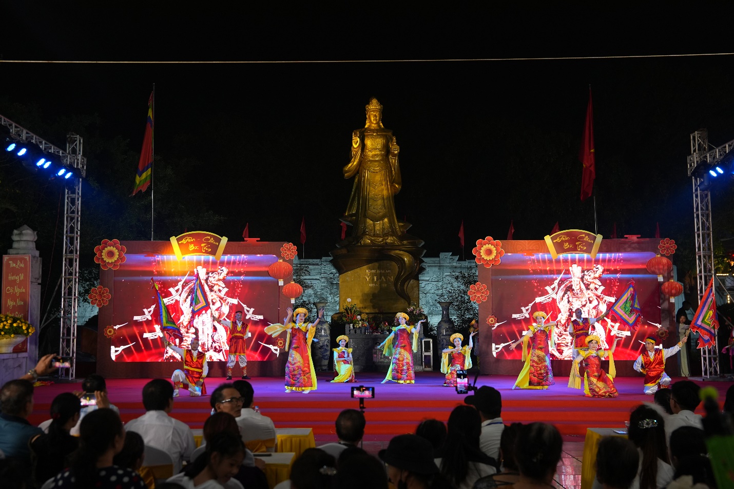 Gia Lâm sôi nổi đêm liên hoan nghệ thuật quần chúng chào mừng Lễ hội Đền – Chùa Bà Tấm năm 2026- Ảnh 5.