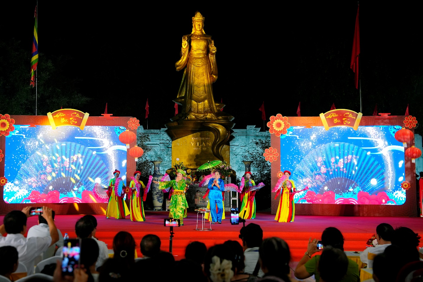 Gia Lâm sôi nổi đêm liên hoan nghệ thuật quần chúng chào mừng Lễ hội Đền – Chùa Bà Tấm năm 2026- Ảnh 6.