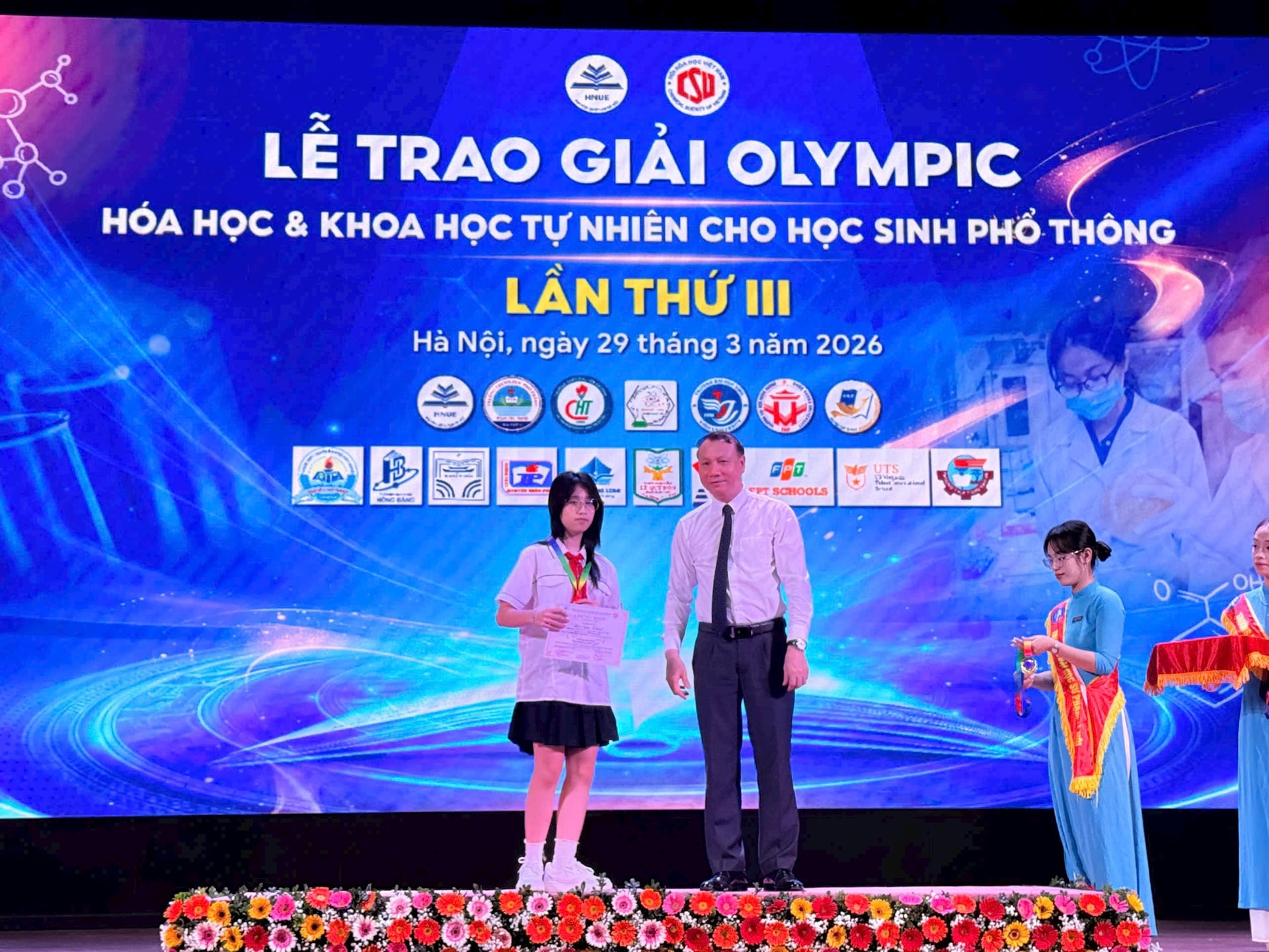 Phường Cửa Nam: học sinh các khối THCS đạt thành tích xuất sắc tại các kì thi Olympic Hoá học - Khoa học tự nhiên và Robotics- Ảnh 1.
