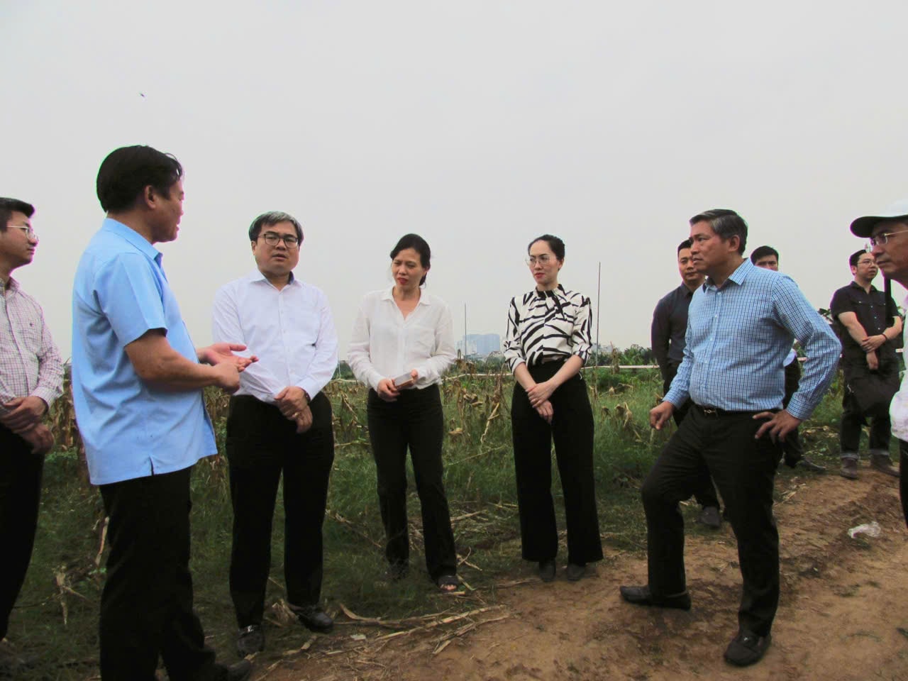 Phường Hồng Hà: Nỗ lực giải phóng mặt bằng, bảo đảm tiến độ thi công cầu Tứ Liên- Ảnh 2.