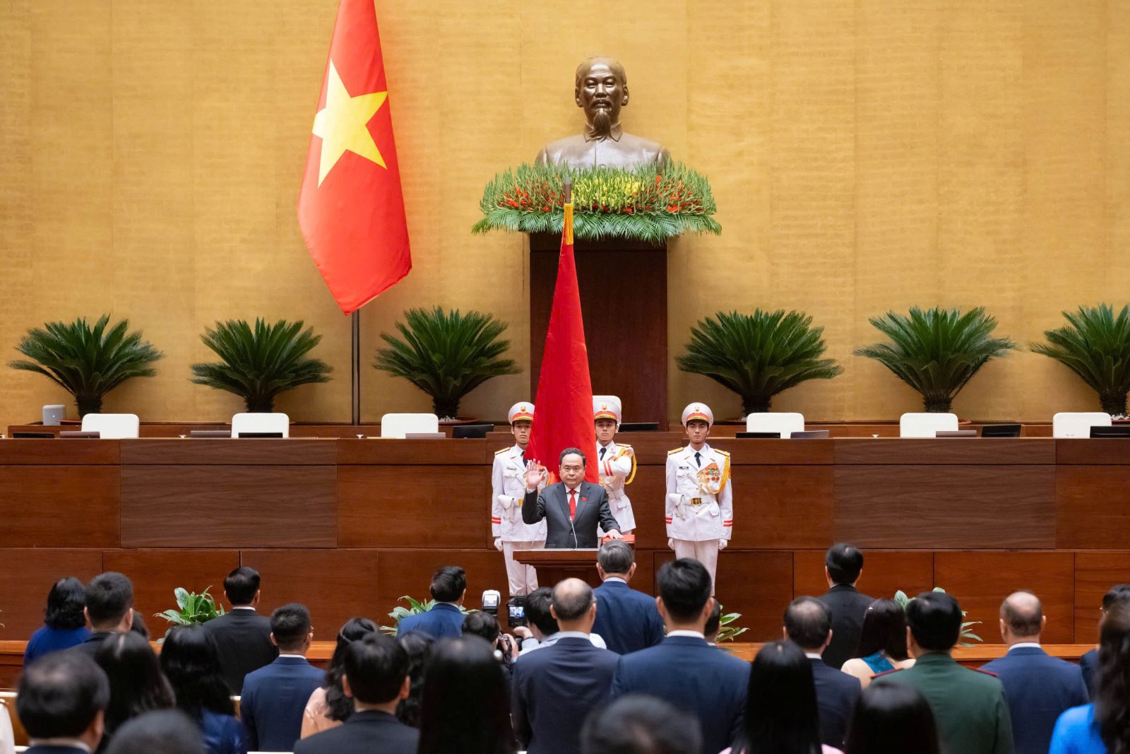 Đồng chí Trần Thanh Mẫn tiếp tục được bầu giữ chức Chủ tịch Quốc hội khóa XVI- Ảnh 2.