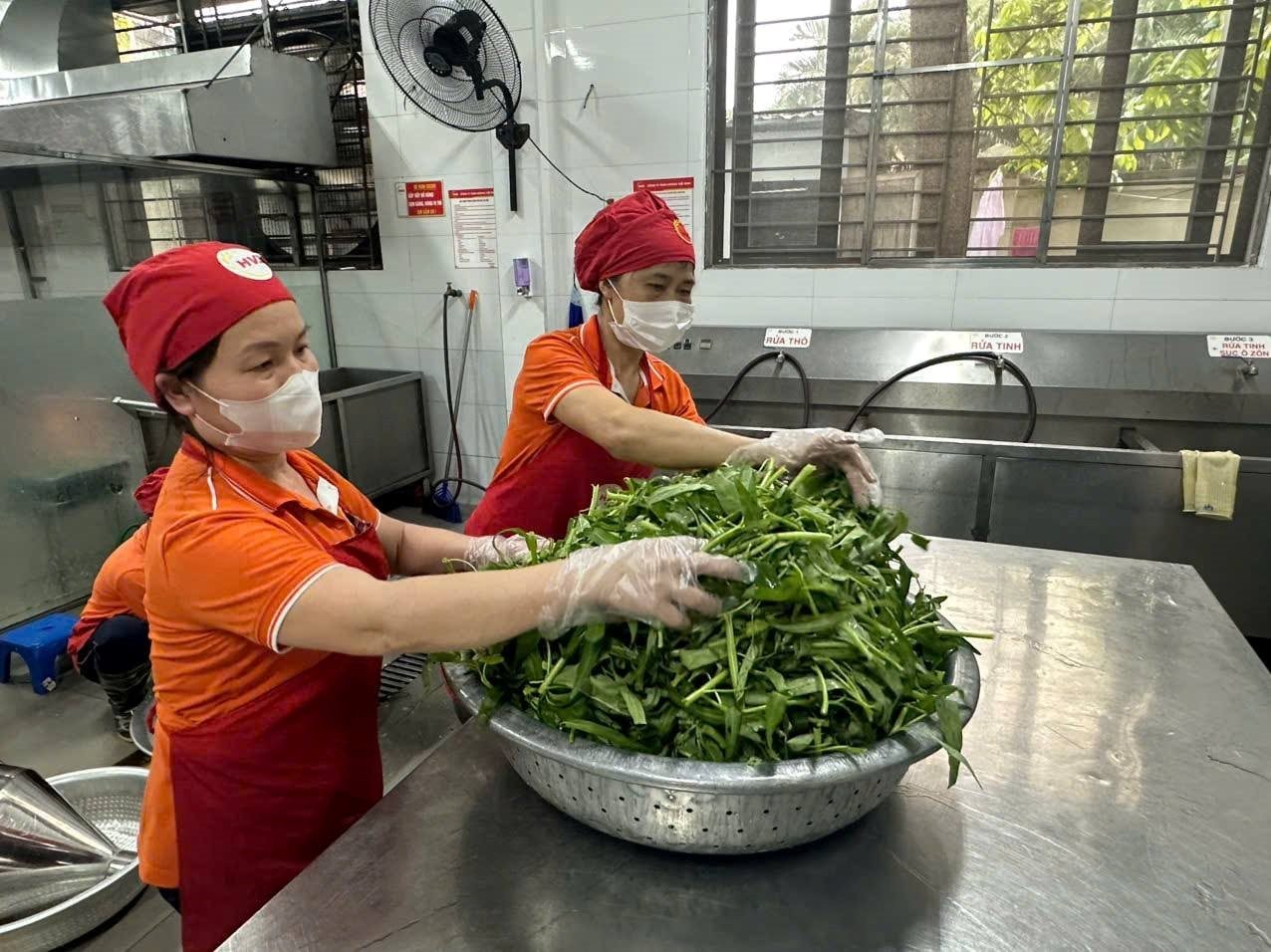 Hà Nội đẩy mạnh tuyên truyền giải quyết tận gốc các “điểm nghẽn” về an toàn thực phẩm- Ảnh 1.