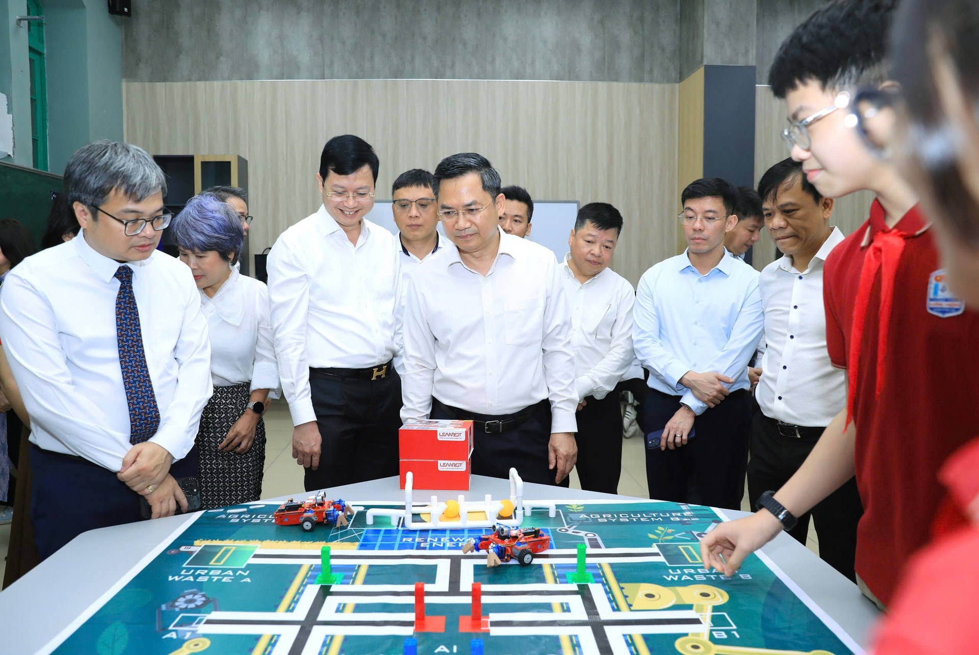 Hà Nội đưa AI vào lớp học, mở hướng dạy học mới- Ảnh 1.