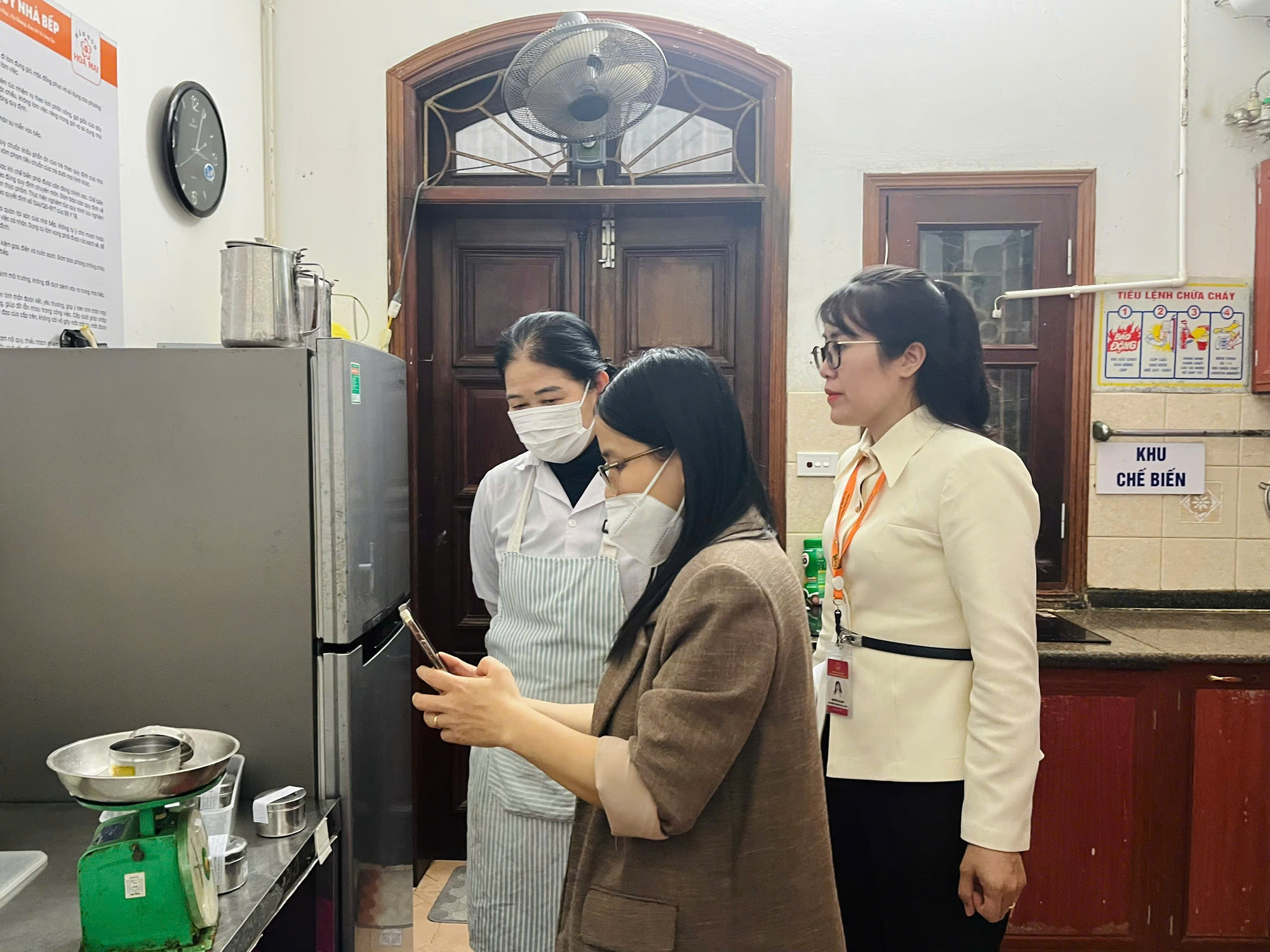 PHƯỜNG PHƯƠNG LIỆT: SIẾT CHẶT QUẢN LÝ AN TOÀN THỰC PHẨM BỮA ĂN BÁN TRÚ TRONG TRƯỜNG HỌC- Ảnh 2.