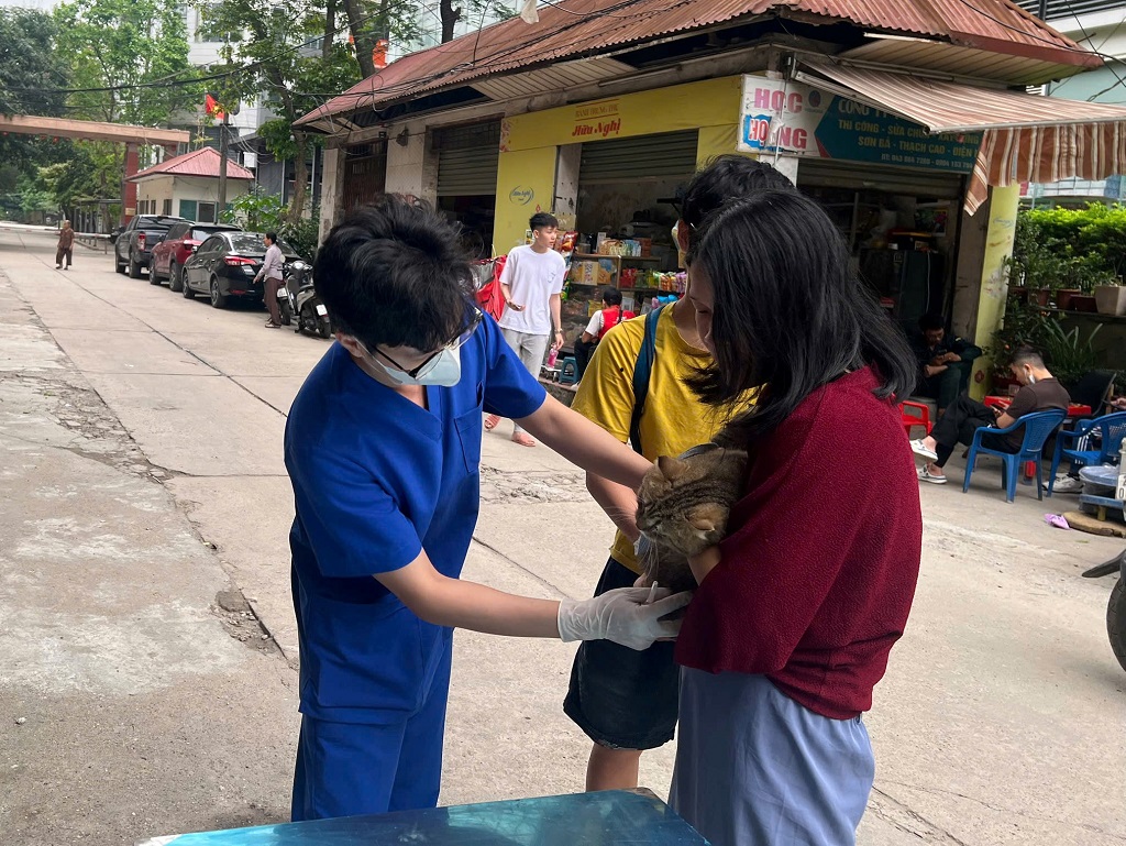 PHƯƠNG LIỆT: VƯỢT CHỈ TIÊU TIÊM PHÒNG VẮC XIN DẠI CHO ĐÀN CHÓ, MÈO TRONG 02 NGÀY CAO ĐIỂM- Ảnh 2.