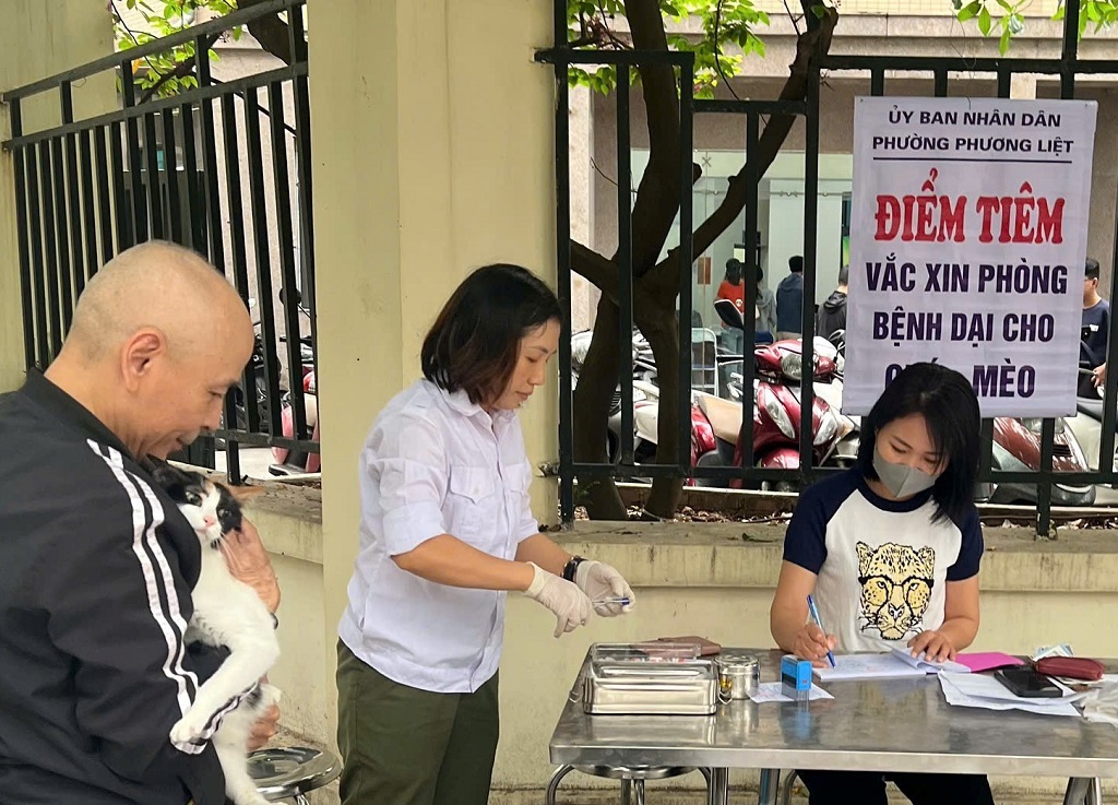 PHƯƠNG LIỆT: VƯỢT CHỈ TIÊU TIÊM PHÒNG VẮC XIN DẠI CHO ĐÀN CHÓ, MÈO TRONG 02 NGÀY CAO ĐIỂM- Ảnh 3.