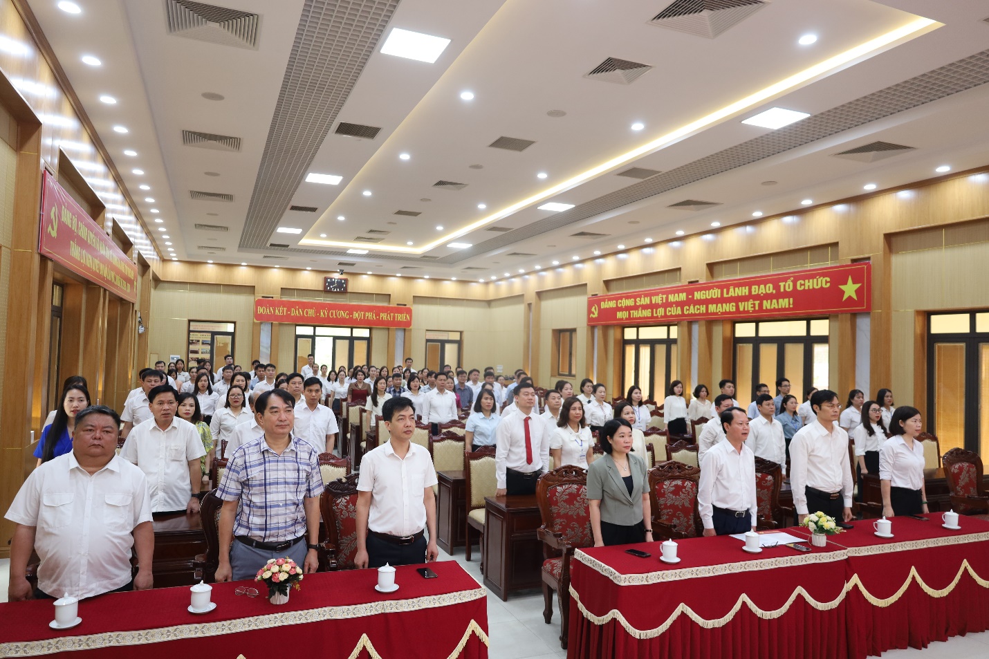 D:\Desktop\Chào cờ\IMG_4573.JPG