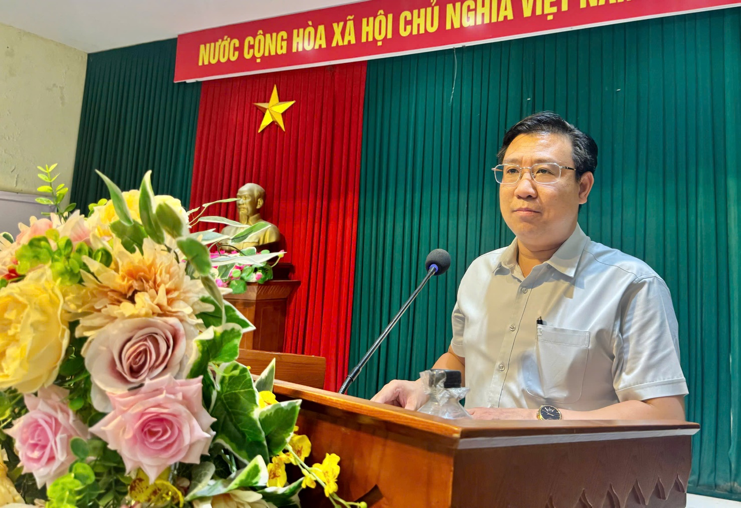 Đồng chí Nguyễn Thanh Bình - Bí thư Đảng ủy, Chủ tịch HĐND xã dự sinh hoạt chi bộ thôn Nội tháng 4.- Ảnh 4.