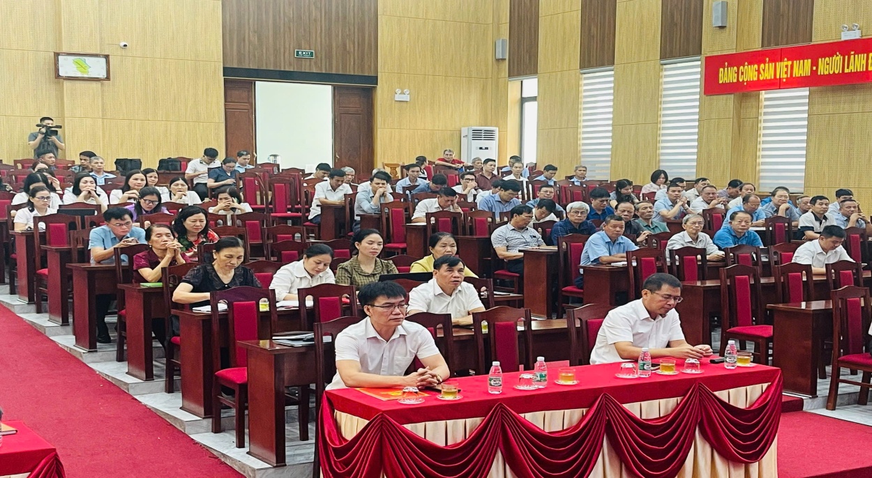 Đảng ủy Xã Ô Diên tổ chức lớp bồi dưỡng, tập huấn “Bình dân học AI”- Ảnh 2.