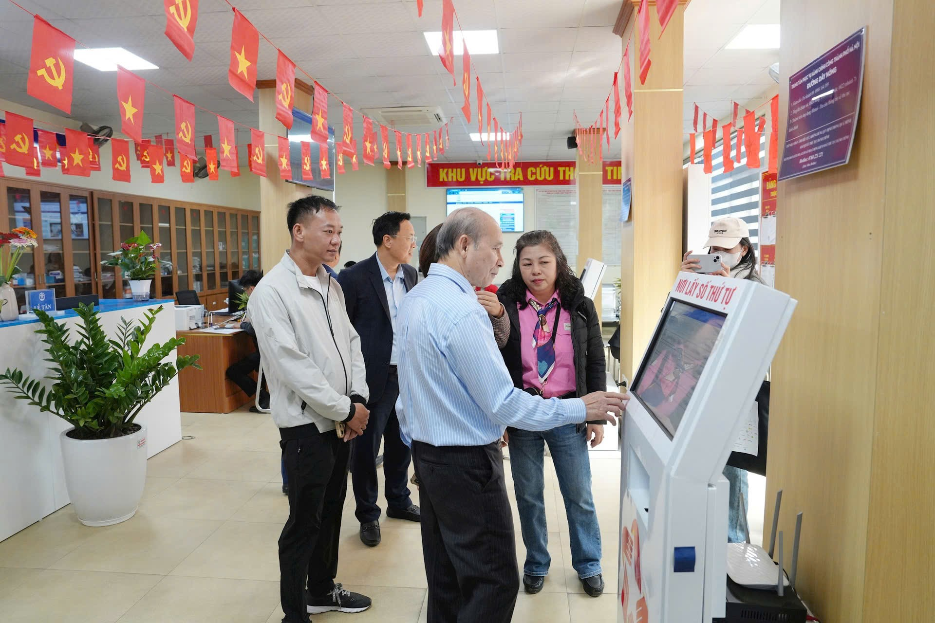 Đảng uỷ xã Đan Phượng giao ban Ban chỉ đạo Nghị quyết số 57 của Bộ chính trị đánh giá nhiệm vụ quý I năm 2026.- Ảnh 2.