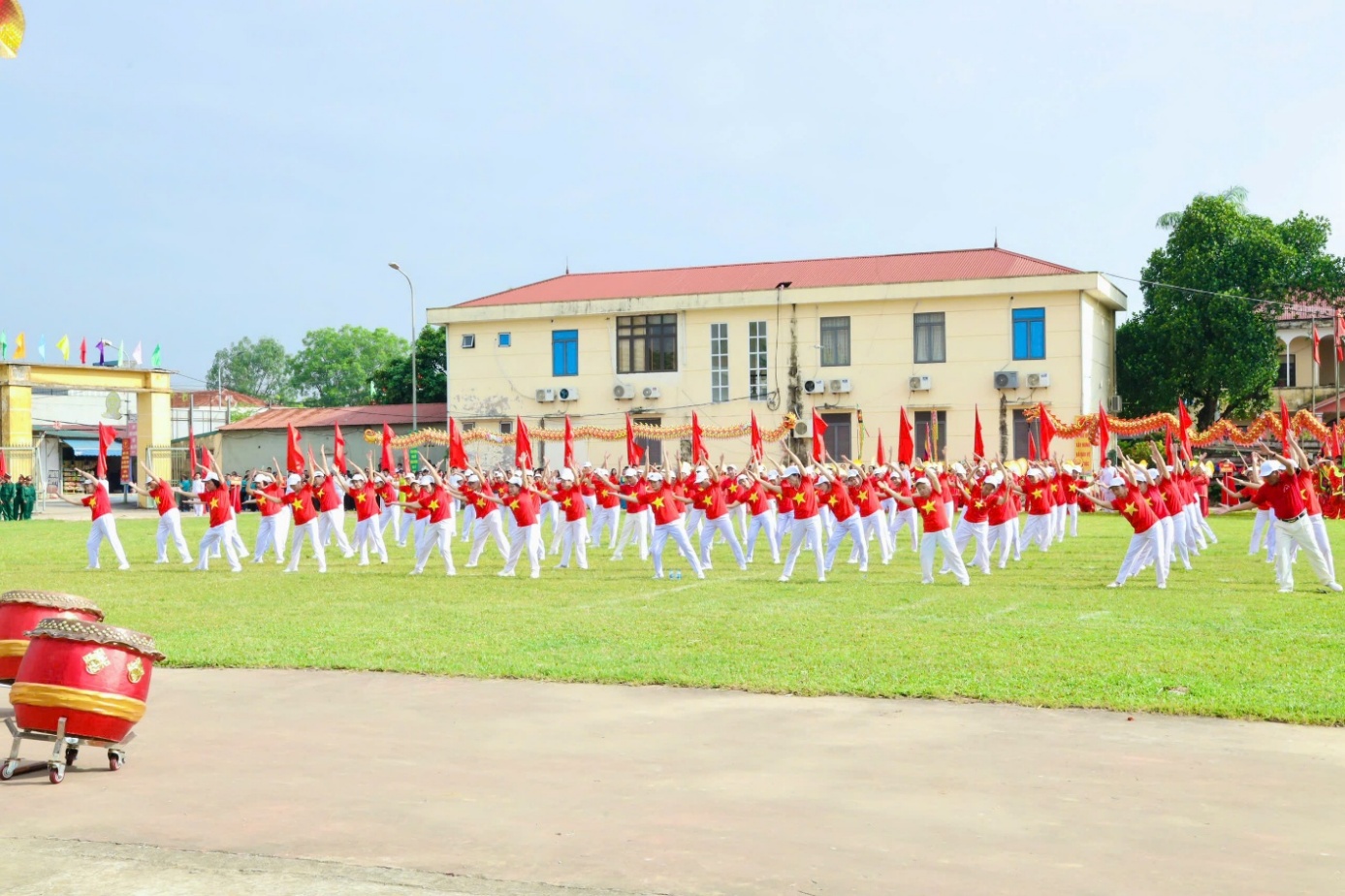 Sức khỏe toàn dân bắt đầu từ mỗi cá nhân, gia đình- Ảnh 2.