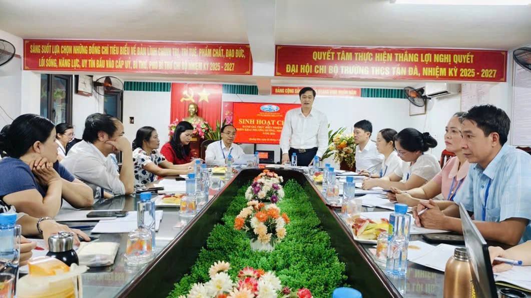 Chi bộ Trường THCS Tản Đà nâng cao chất lượng sinh hoạt thường kỳ tháng 4/2026- Ảnh 1.