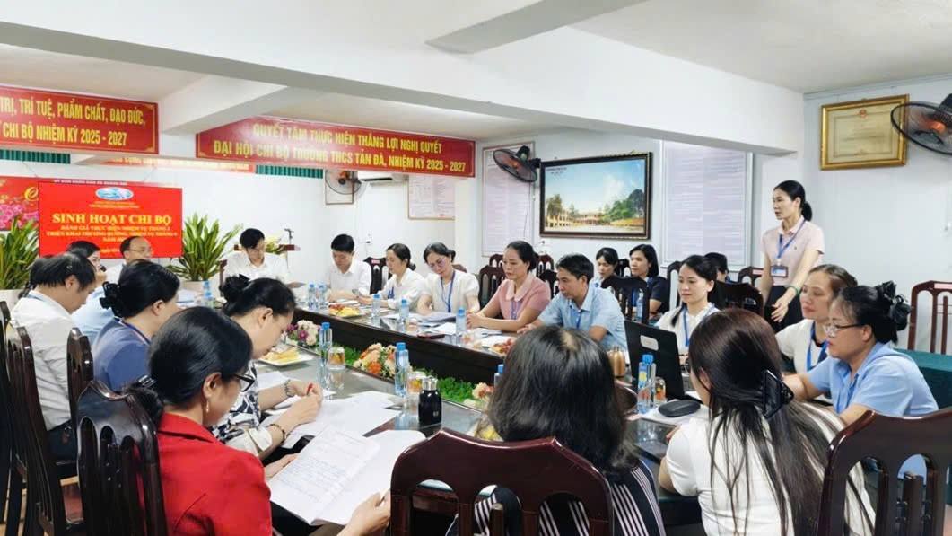 Chi bộ Trường THCS Tản Đà nâng cao chất lượng sinh hoạt thường kỳ tháng 4/2026- Ảnh 2.