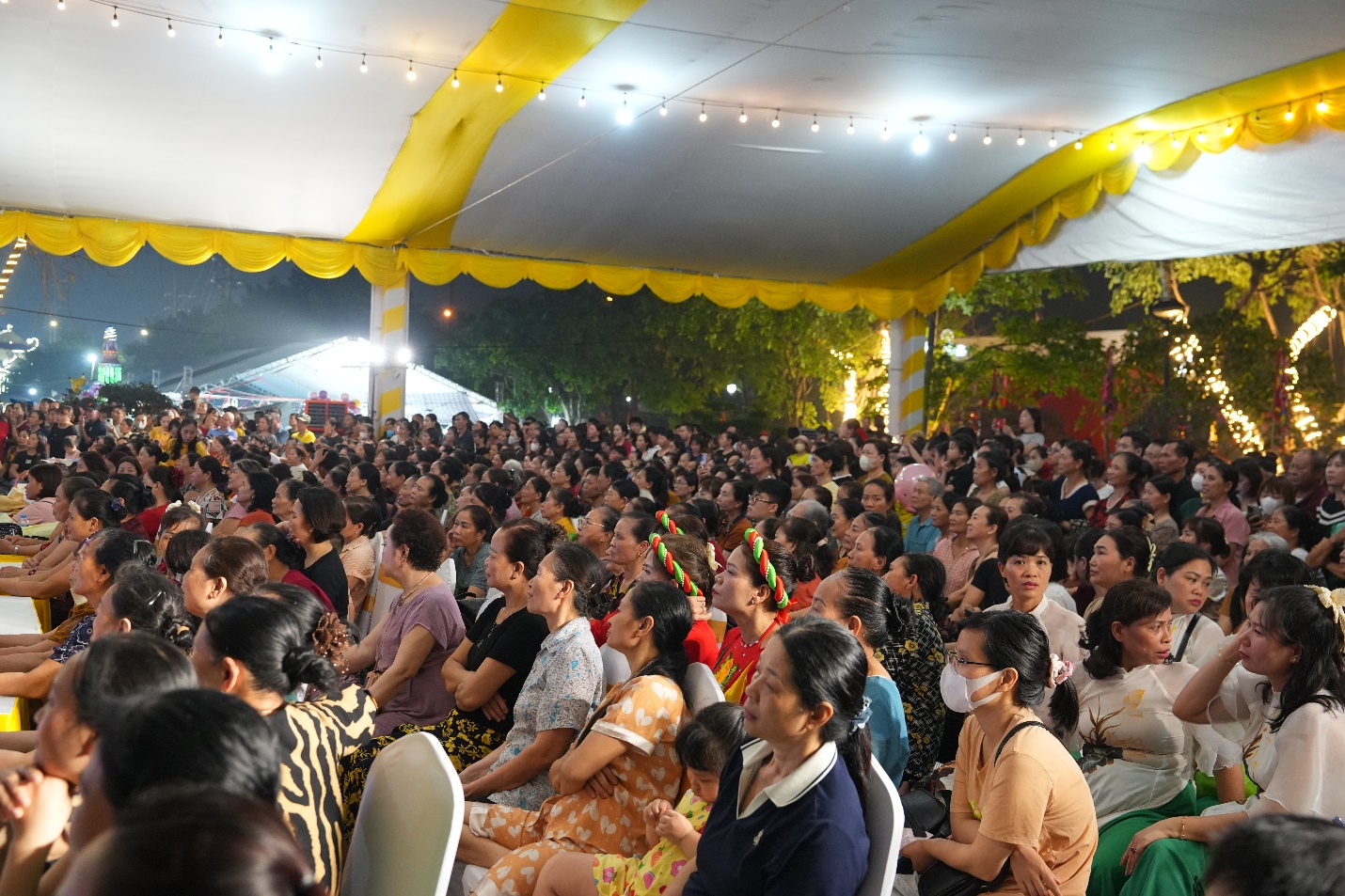 Sôi nổi đêm thứ hai liên hoan nghệ thuật quần chúng chào mừng Lễ hội Đền – Chùa Bà Tấm năm 2026- Ảnh 5.