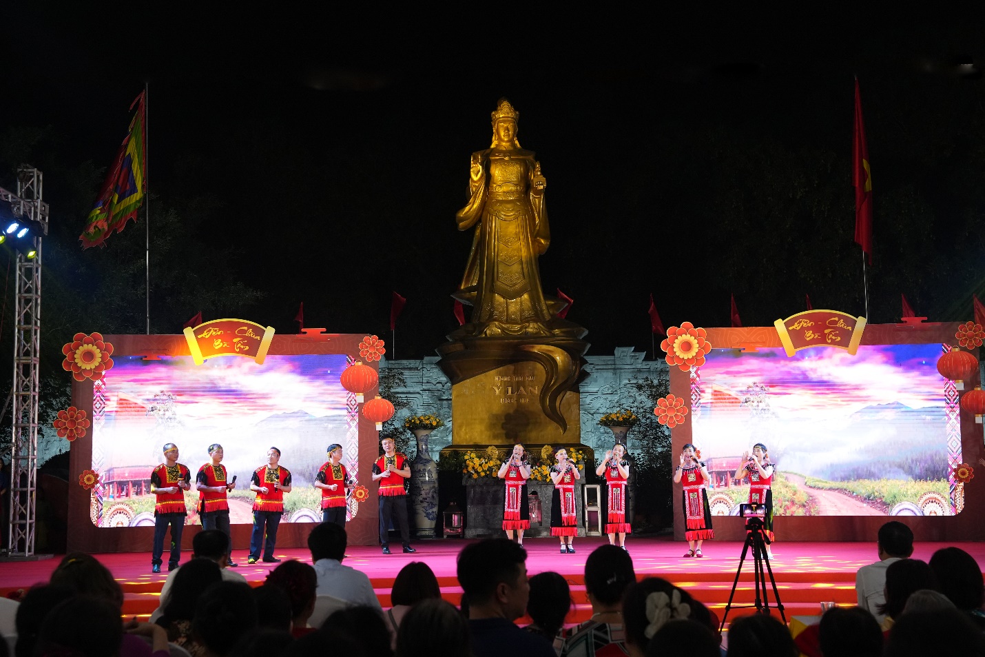 Sôi nổi đêm thứ hai liên hoan nghệ thuật quần chúng chào mừng Lễ hội Đền – Chùa Bà Tấm năm 2026- Ảnh 6.