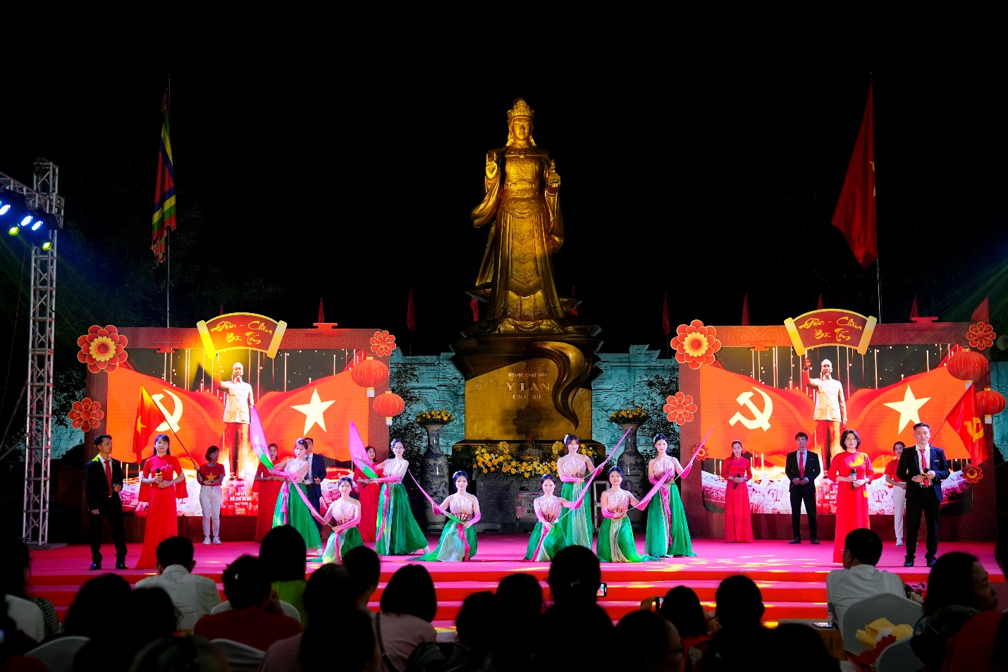 Sôi nổi đêm thứ hai liên hoan nghệ thuật quần chúng chào mừng Lễ hội Đền – Chùa Bà Tấm năm 2026- Ảnh 7.