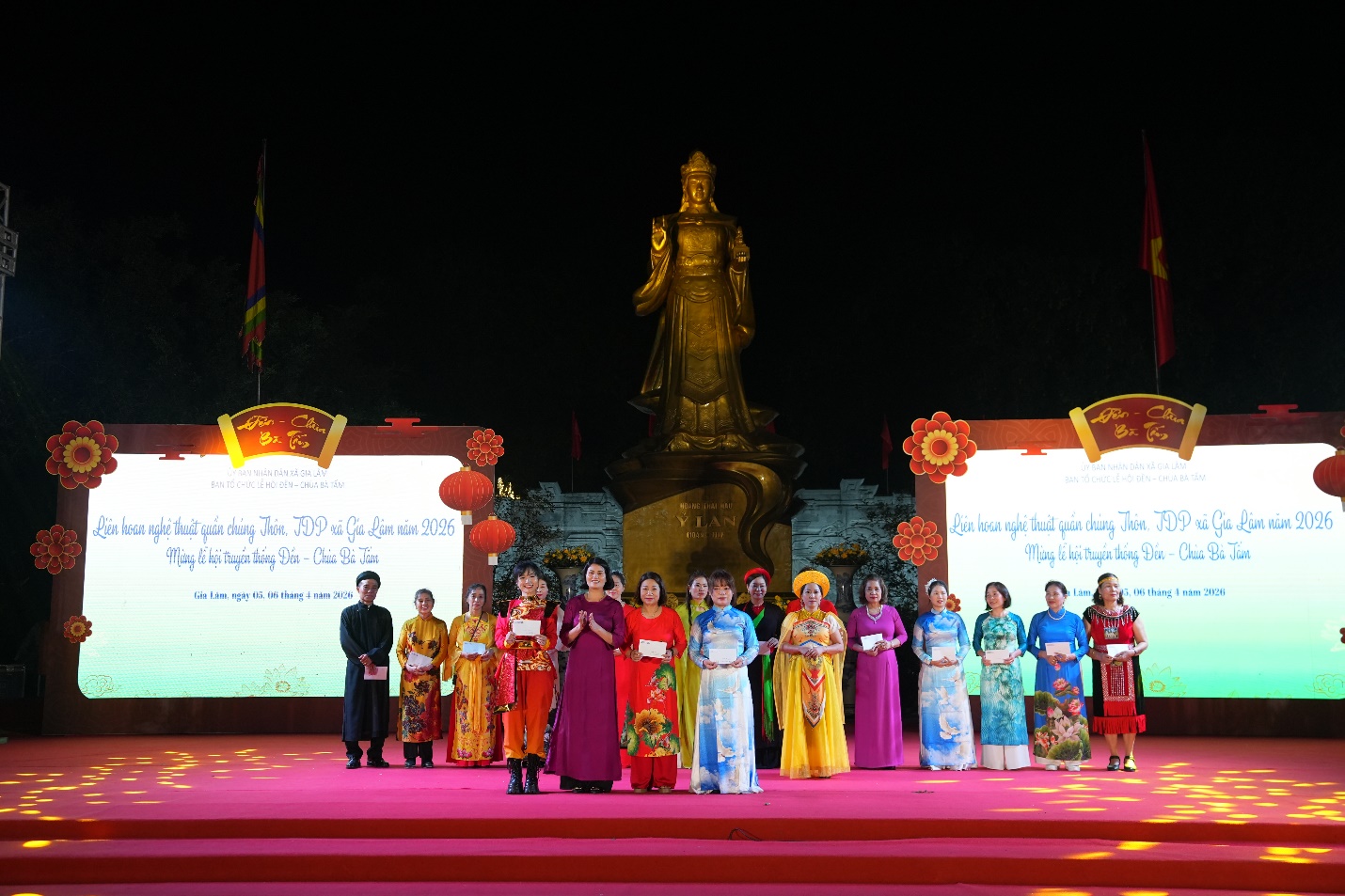 Sôi nổi đêm thứ hai liên hoan nghệ thuật quần chúng chào mừng Lễ hội Đền – Chùa Bà Tấm năm 2026- Ảnh 9.