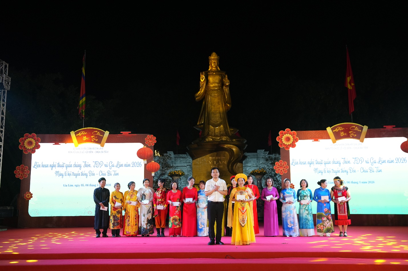Sôi nổi đêm thứ hai liên hoan nghệ thuật quần chúng chào mừng Lễ hội Đền – Chùa Bà Tấm năm 2026- Ảnh 10.