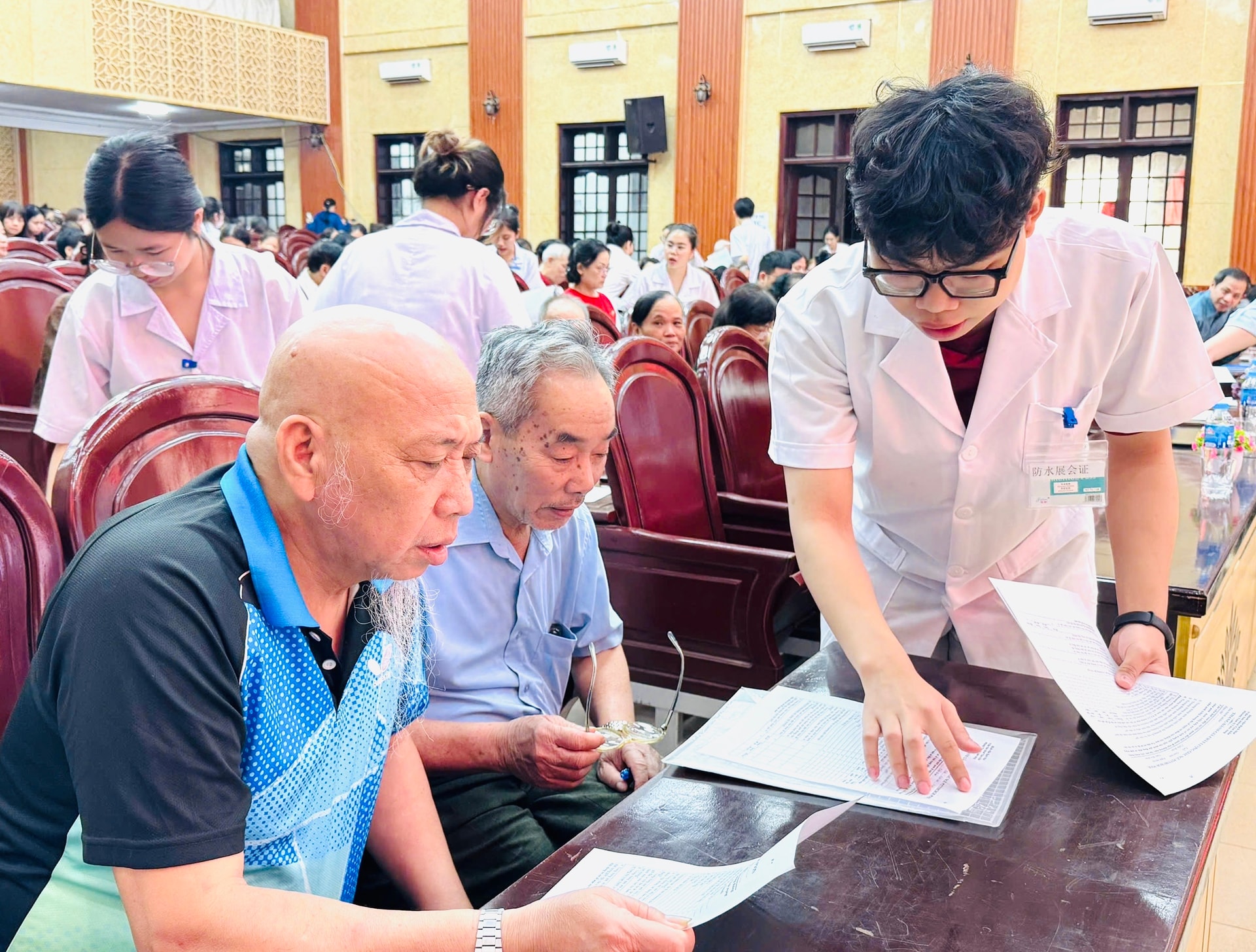 Phường Kim Liên nâng cao chất lượng chăm sóc sức khỏe ban đầu cho người dân- Ảnh 2.
