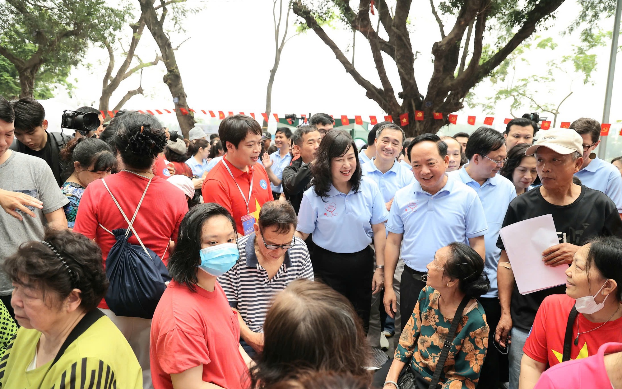 Phường Hai Bà Trưng phối hợp với Hội thầy thuốc trẻ Việt Nam và các Bệnh viện Trung ương tổ chức khám sức khoẻ cho Nhân dân và hưởng ứng Ngày Sức khoẻ toàn dân năm 2026