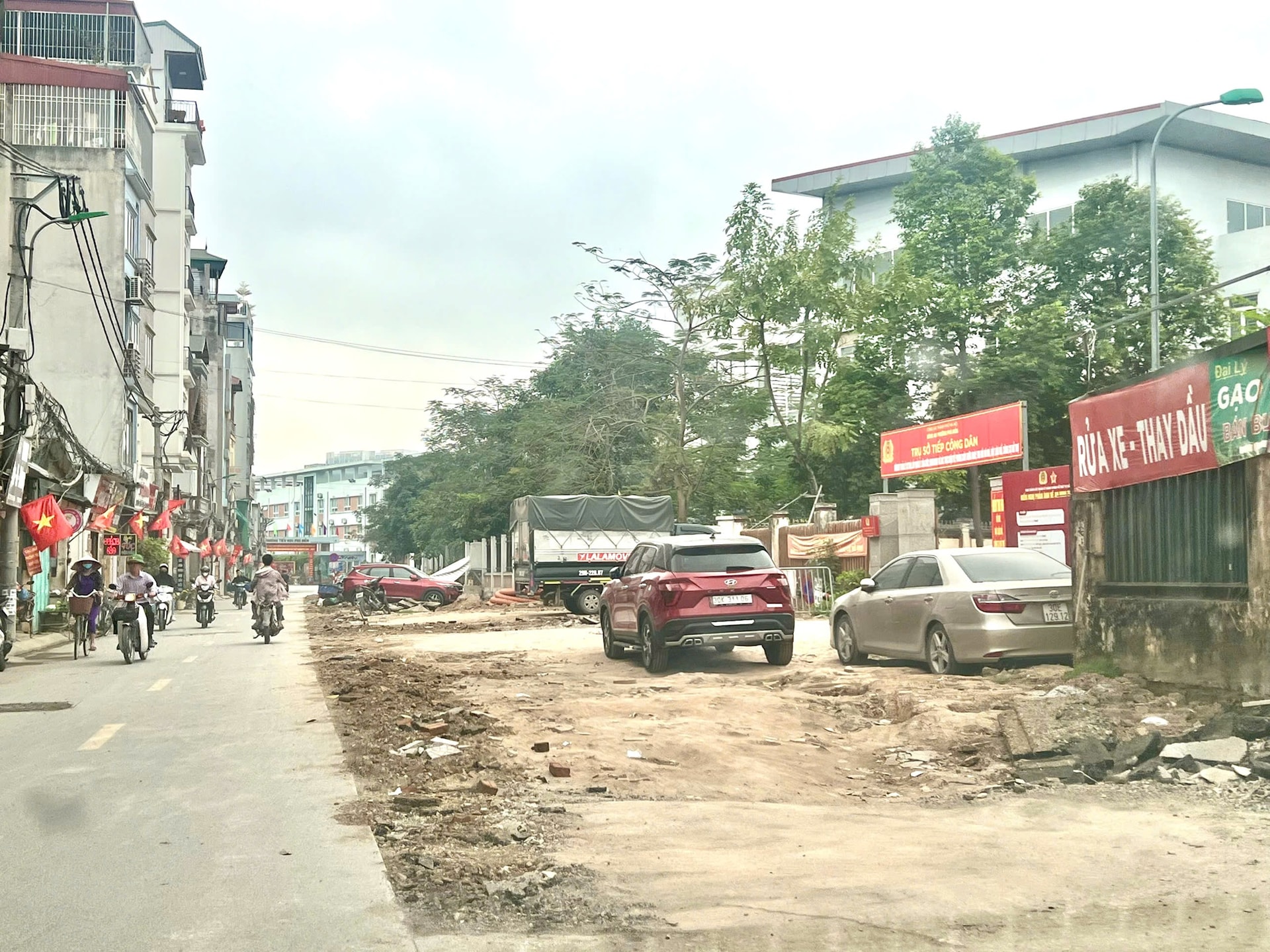 Khẩn trương thi công cải tạo ngõ 193 Phú Diễn: Tháo gỡ “nút thắt” về hạ tầng trước 30-6- Ảnh 1.