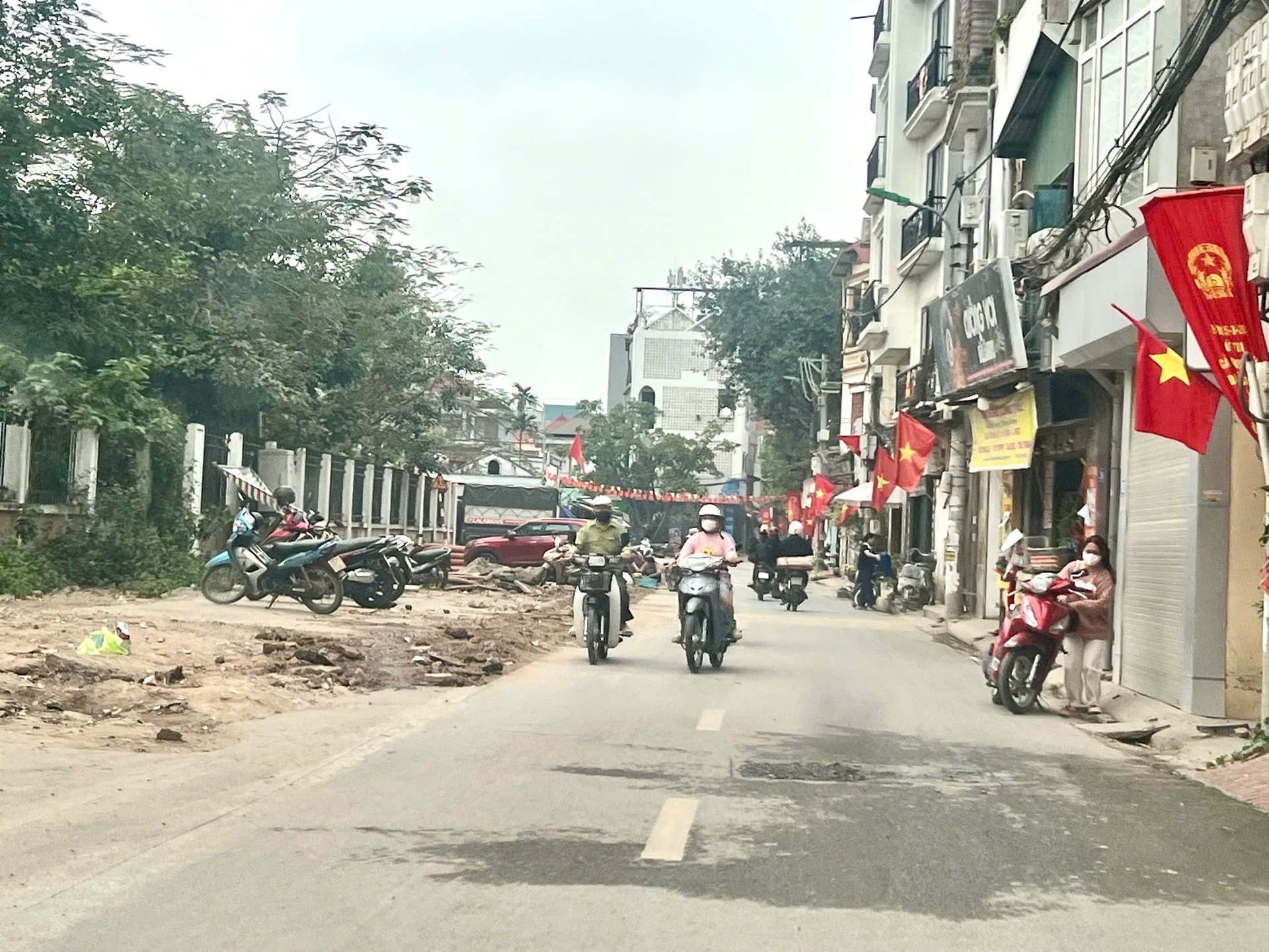 Khẩn trương thi công cải tạo ngõ 193 Phú Diễn: Tháo gỡ “nút thắt” về hạ tầng trước 30-6- Ảnh 2.