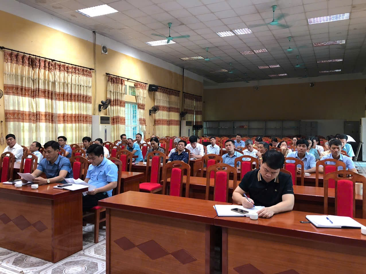 Hồng Sơn triển khai tiêm vacxin phòng bệnh cho đàn chó, mèo trên địa bàn xã năm 2026- Ảnh 2.