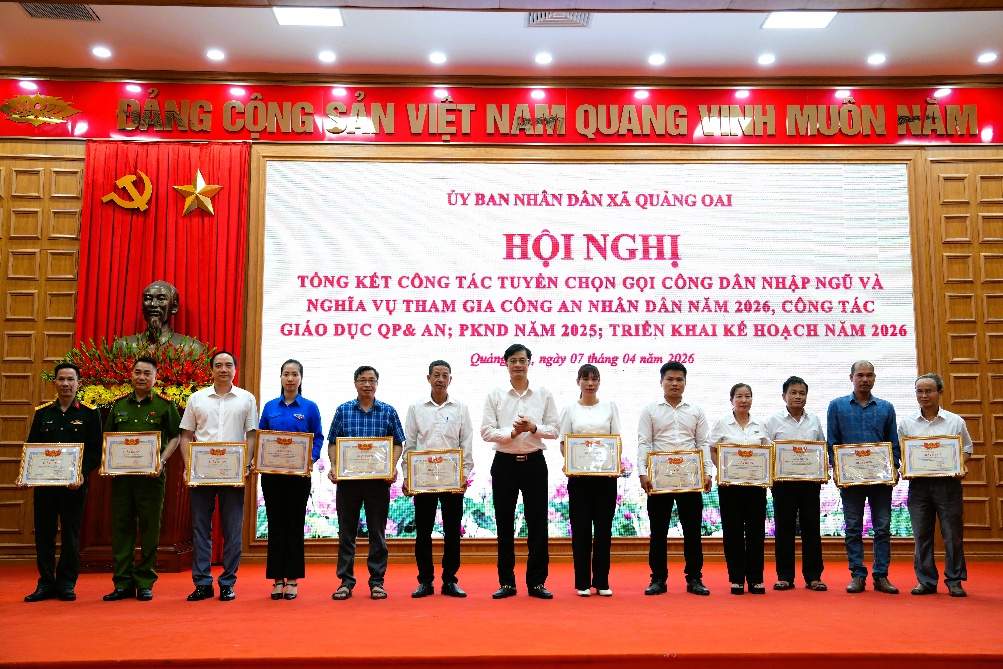 Quảng Oai hoàn thành tốt công tác tuyển quân, góp phần xây dựng nền quốc phòng toàn dân vững chắc- Ảnh 3.