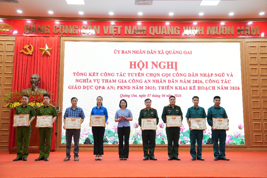 Quảng Oai hoàn thành tốt công tác tuyển quân, góp phần xây dựng nền quốc phòng toàn dân vững chắc- Ảnh 4.