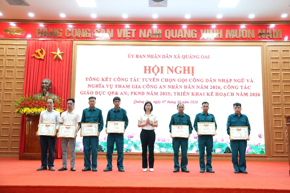 Quảng Oai hoàn thành tốt công tác tuyển quân, góp phần xây dựng nền quốc phòng toàn dân vững chắc- Ảnh 5.